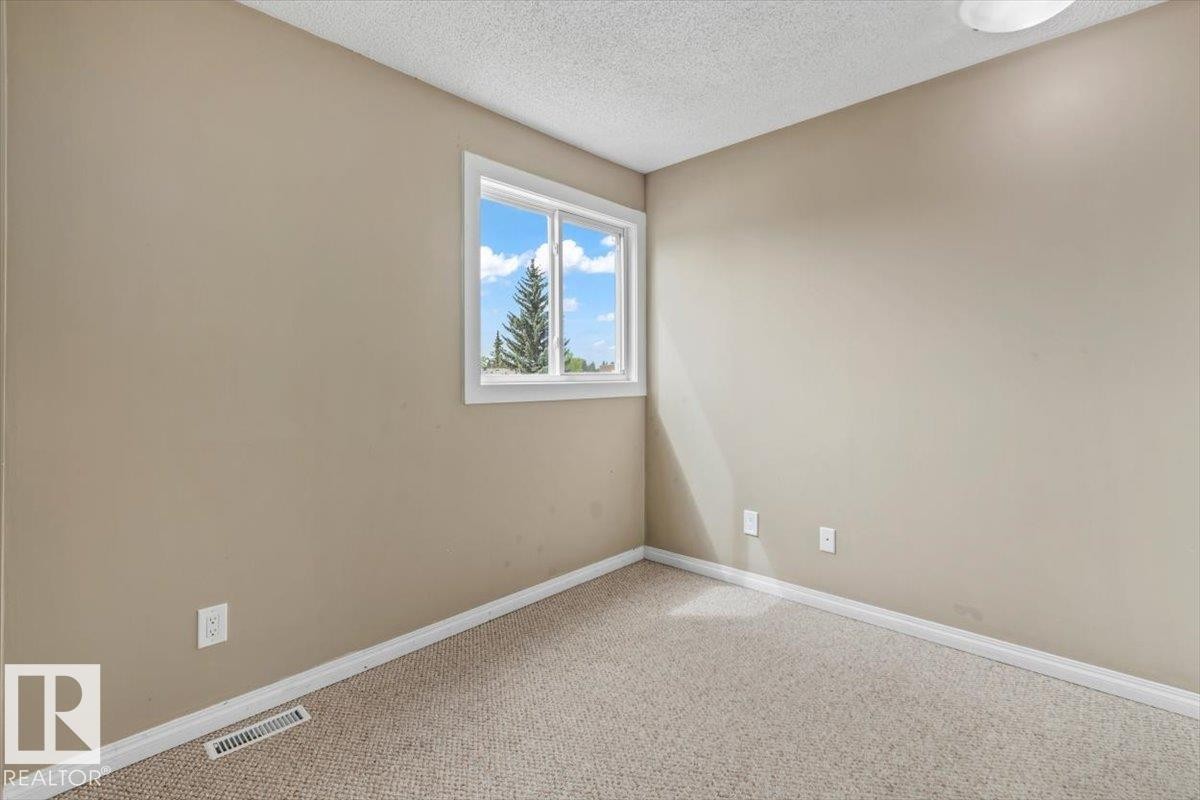 5512 19A Avenue Nw, Edmonton, AB - Indoor Photo Showing Other Room