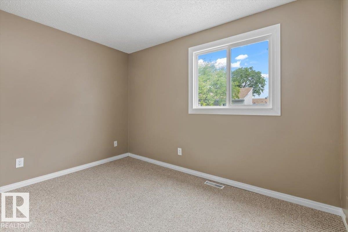 5512 19A Avenue Nw, Edmonton, AB - Indoor Photo Showing Other Room
