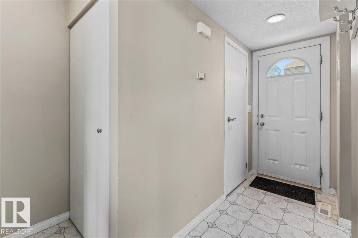 5512 19A Avenue Nw, Edmonton, AB - Indoor Photo Showing Other Room