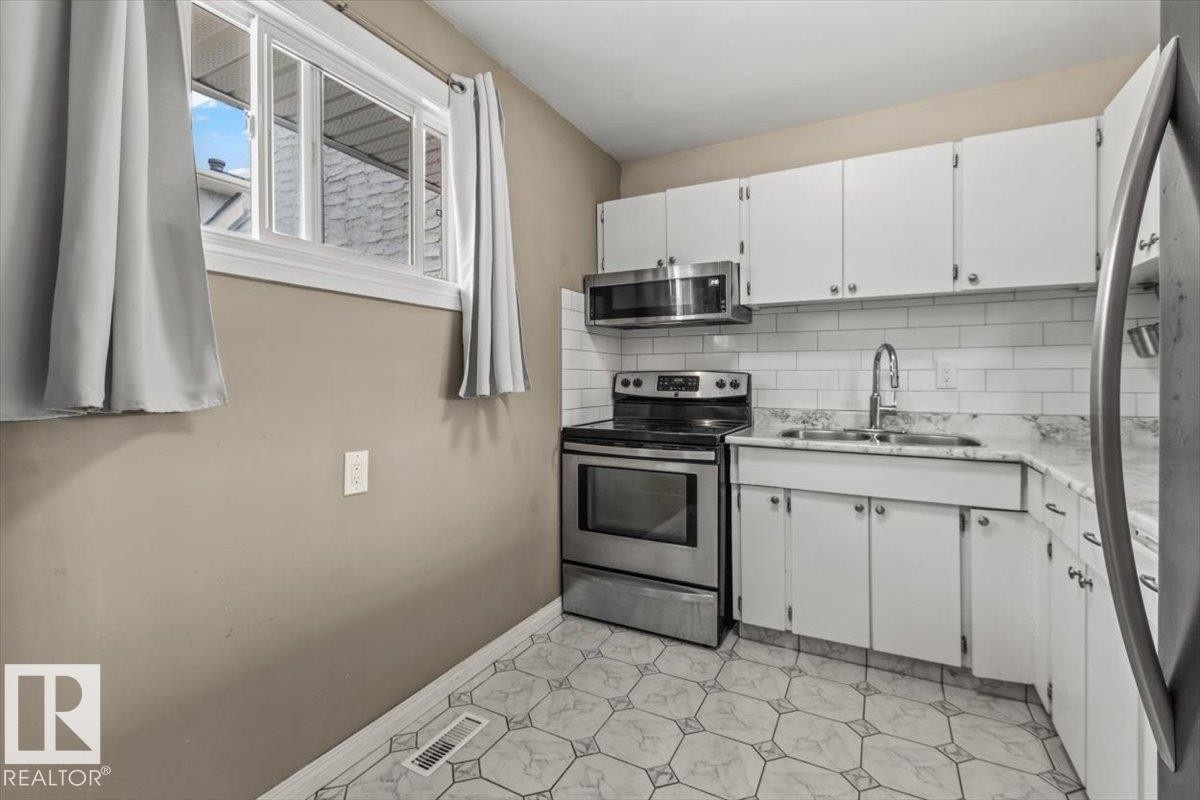 5512 19A Avenue Nw, Edmonton, AB - Indoor Photo Showing Kitchen With Stainless Steel Kitchen With Double Sink