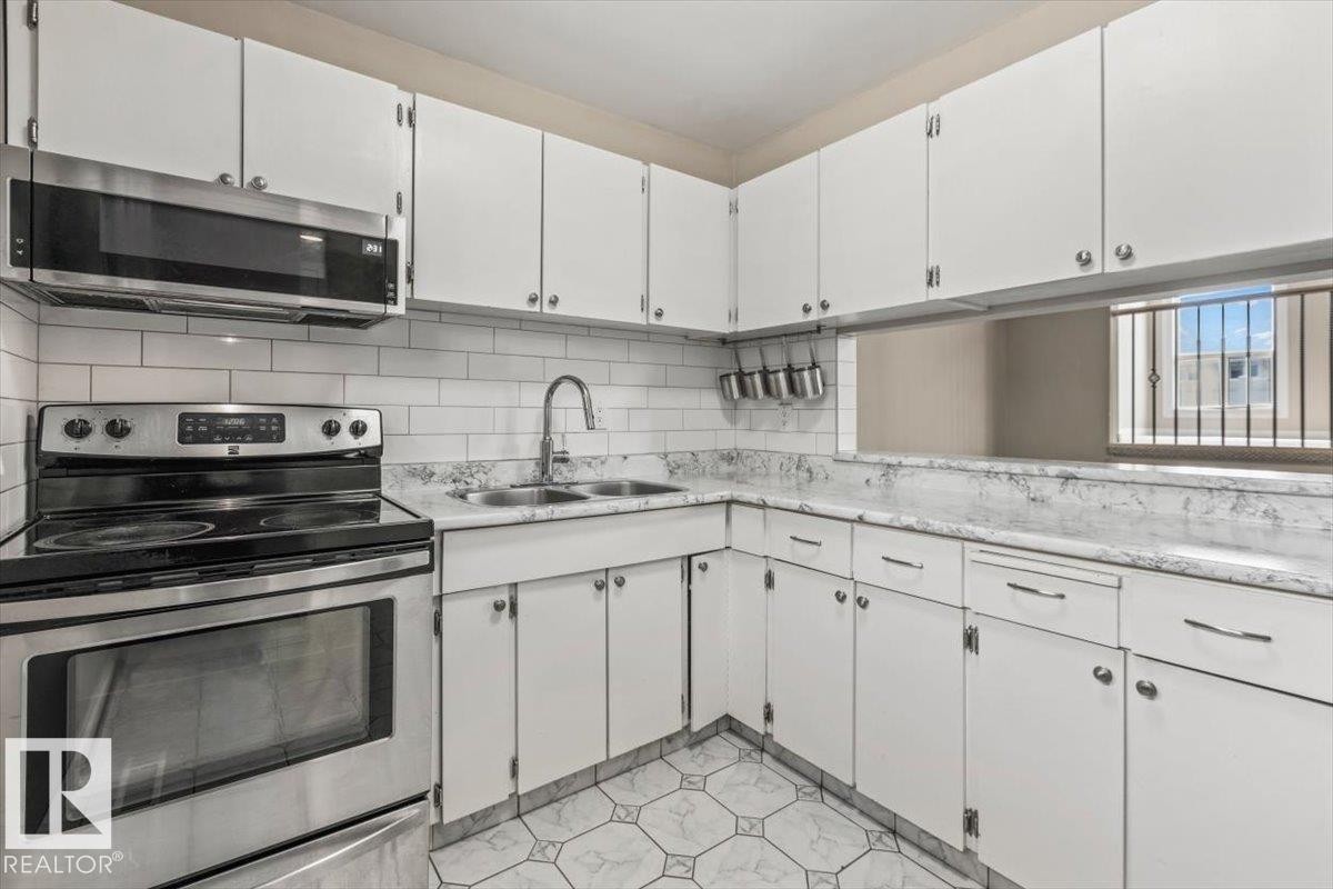 5512 19A Avenue Nw, Edmonton, AB - Indoor Photo Showing Kitchen With Double Sink