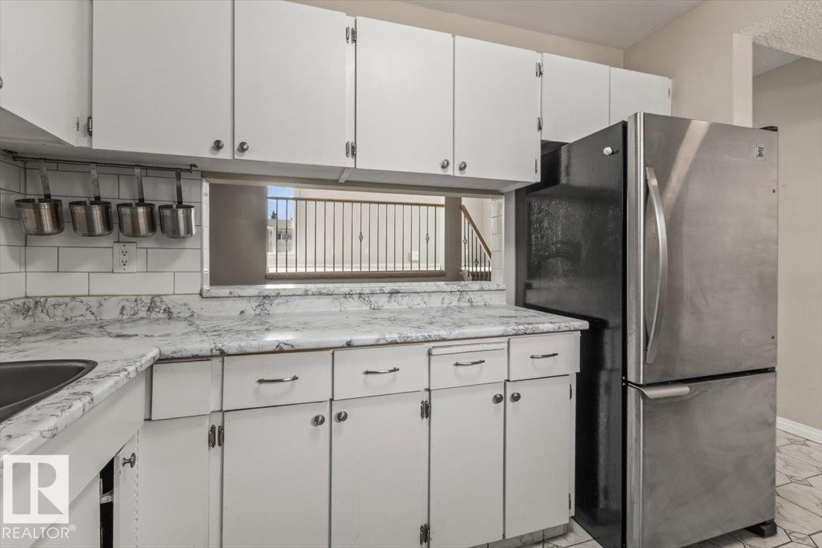 5512 19A Avenue Nw, Edmonton, AB - Indoor Photo Showing Kitchen