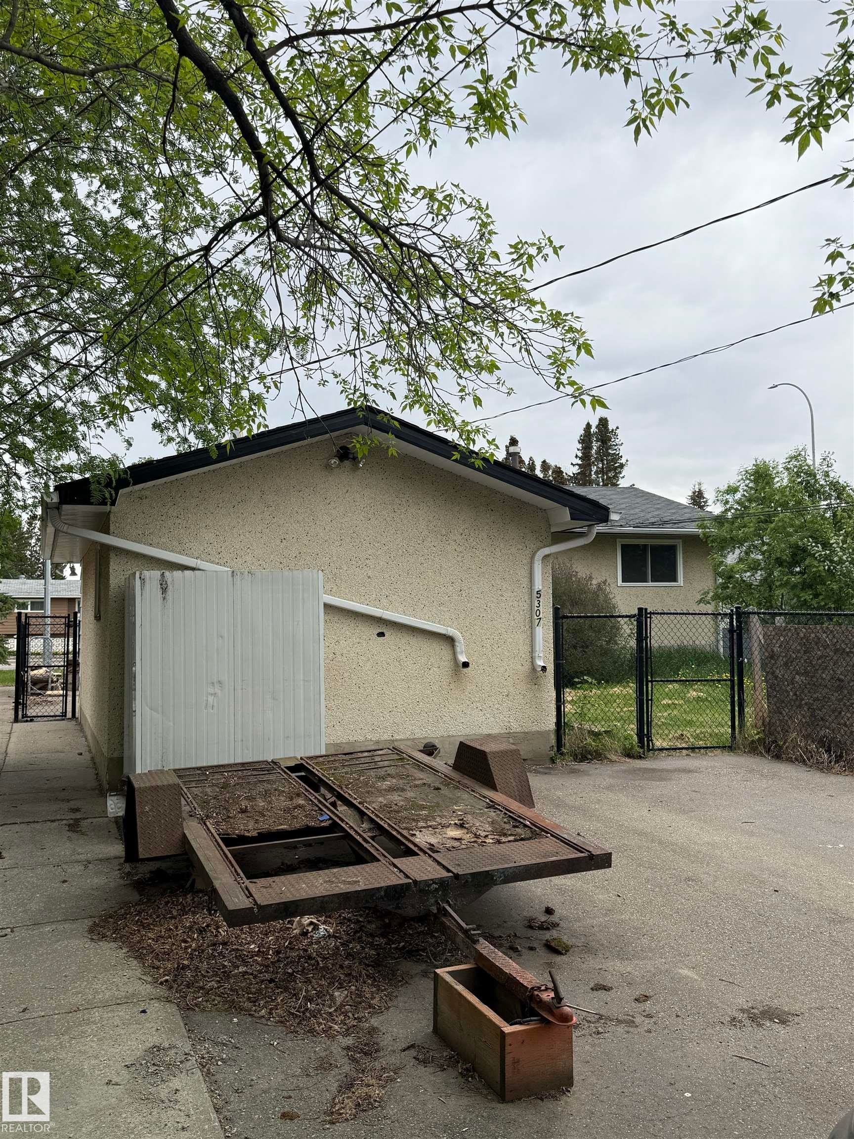 5307 48 Street, Stony Plain, AB - Outdoor