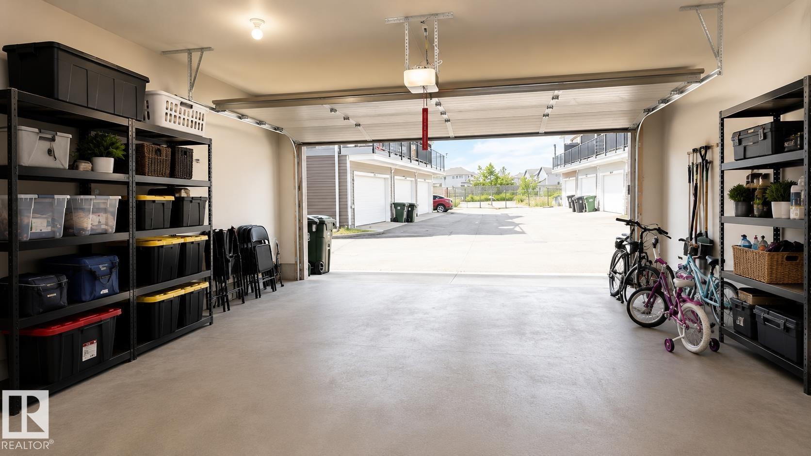 #106 8530 94 St, Fort Saskatchewan, AB - Indoor Photo Showing Garage