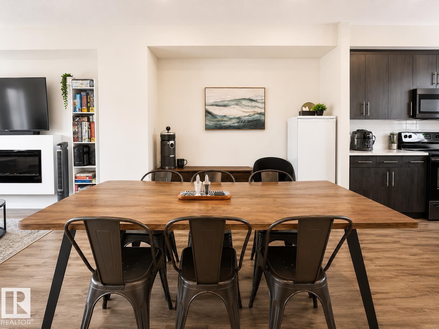 #106 8530 94 St, Fort Saskatchewan, AB - Indoor Photo Showing Dining Room