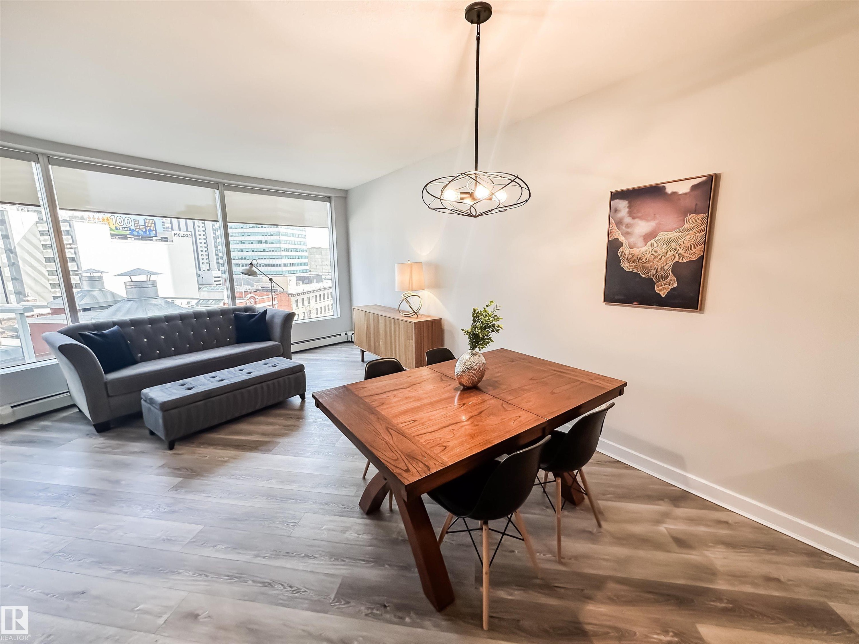 #703 10152 104 St Nw, Edmonton, AB - Indoor Photo Showing Living Room