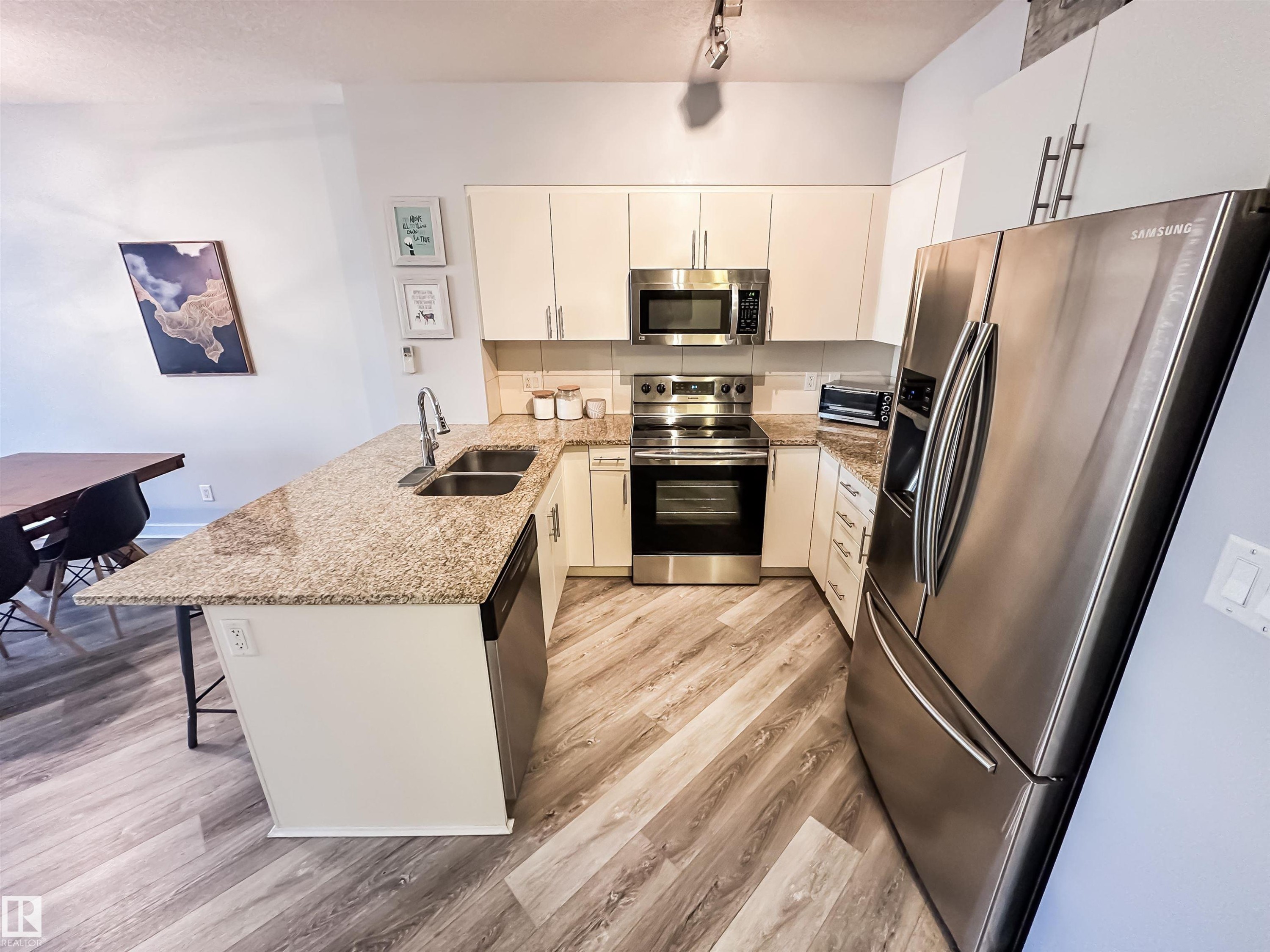 #703 10152 104 St Nw, Edmonton, AB - Indoor Photo Showing Kitchen With Double Sink With Upgraded Kitchen