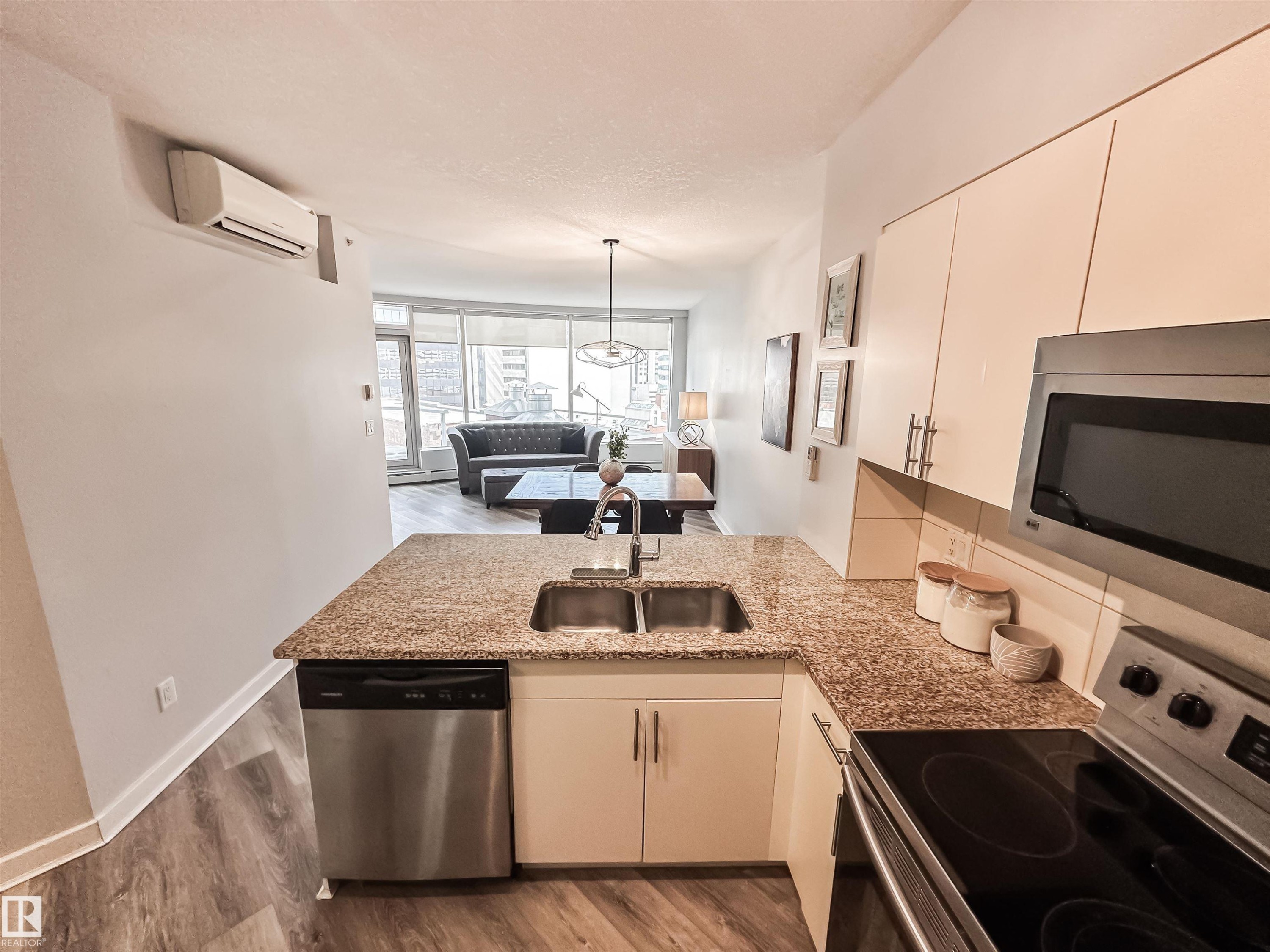 #703 10152 104 St Nw, Edmonton, AB - Indoor Photo Showing Kitchen With Double Sink