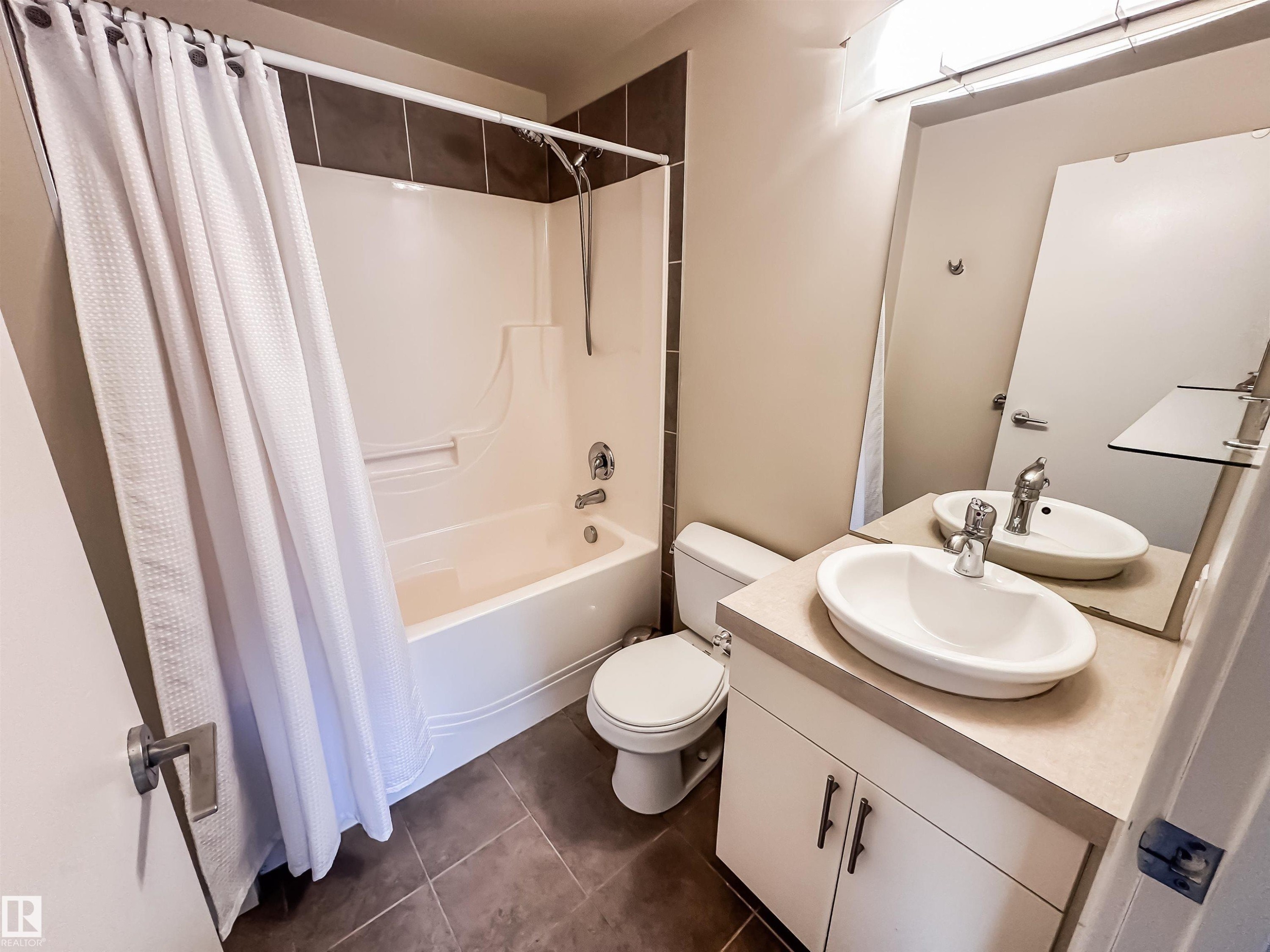 #703 10152 104 St Nw, Edmonton, AB - Indoor Photo Showing Bathroom