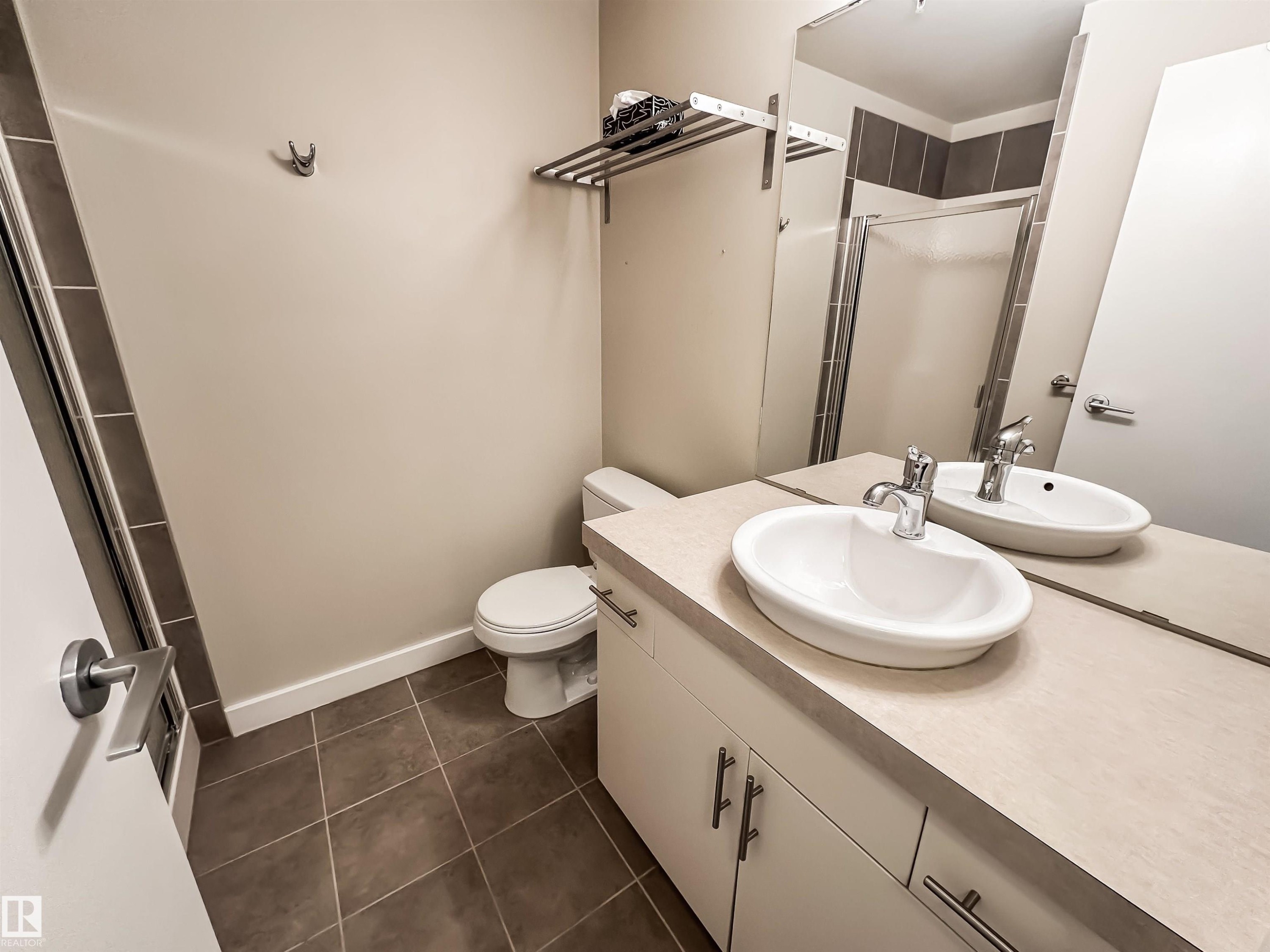 #703 10152 104 St Nw, Edmonton, AB - Indoor Photo Showing Bathroom