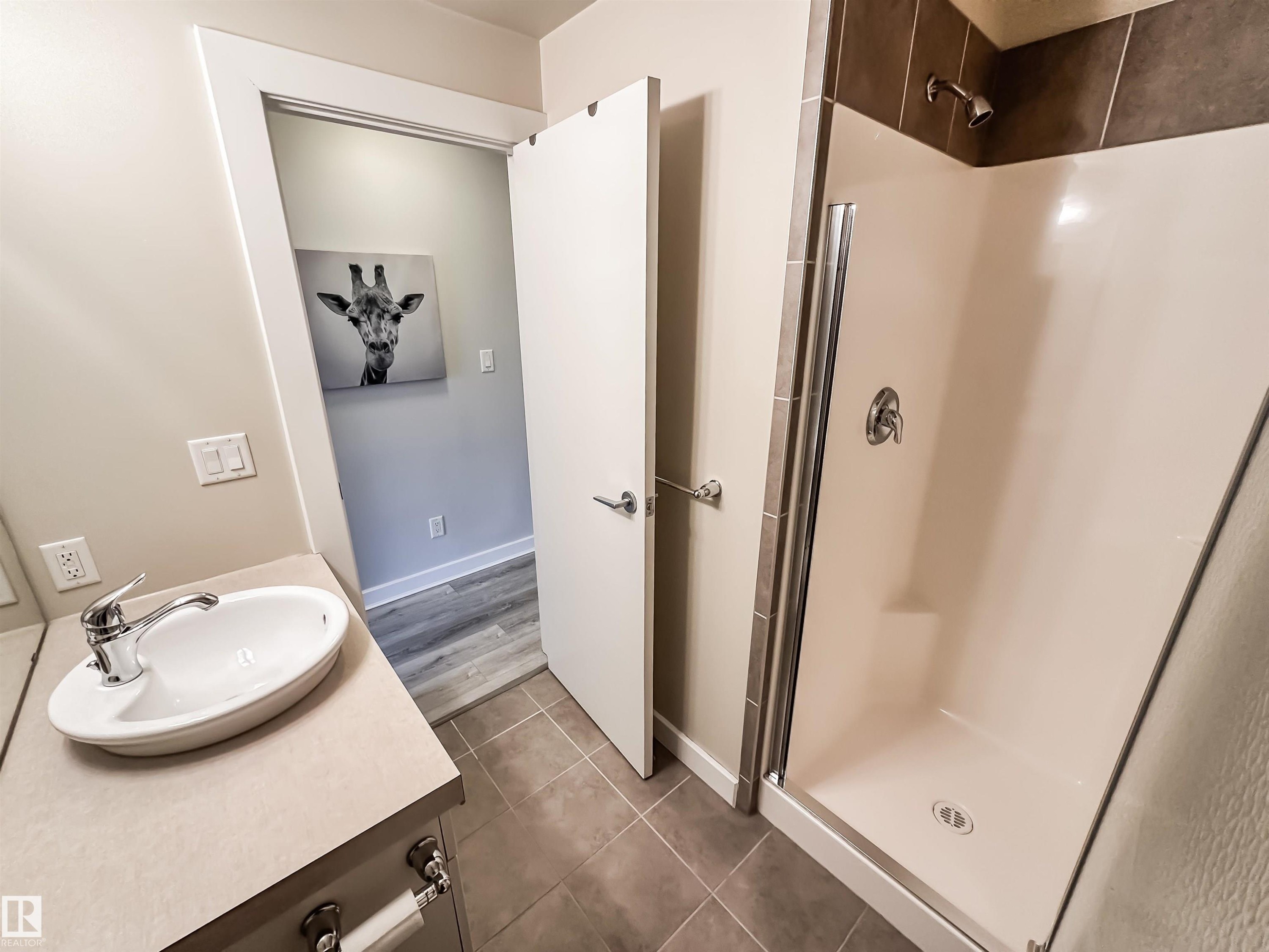 #703 10152 104 St Nw, Edmonton, AB - Indoor Photo Showing Bathroom