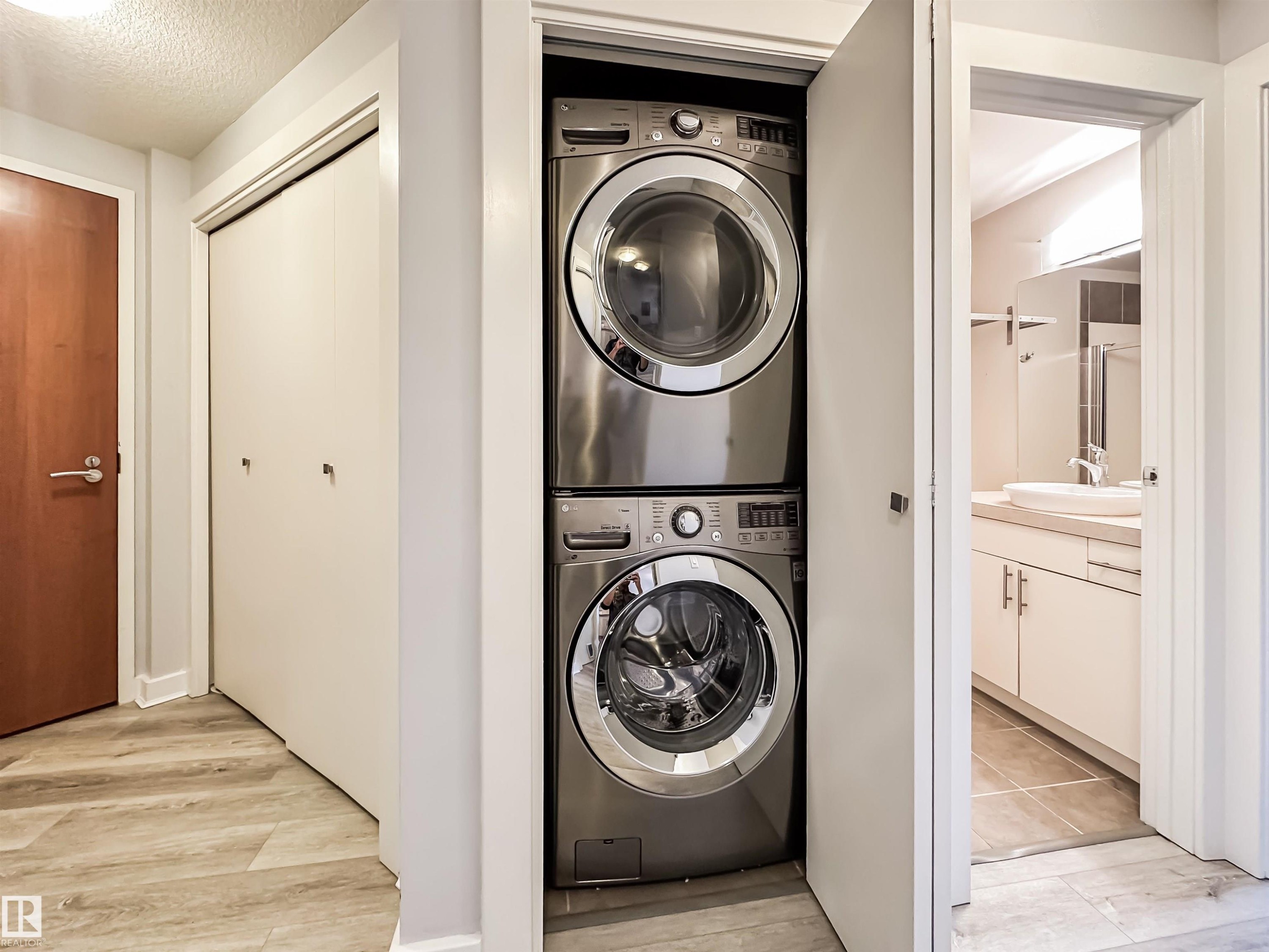 #703 10152 104 St Nw, Edmonton, AB - Indoor Photo Showing Laundry Room