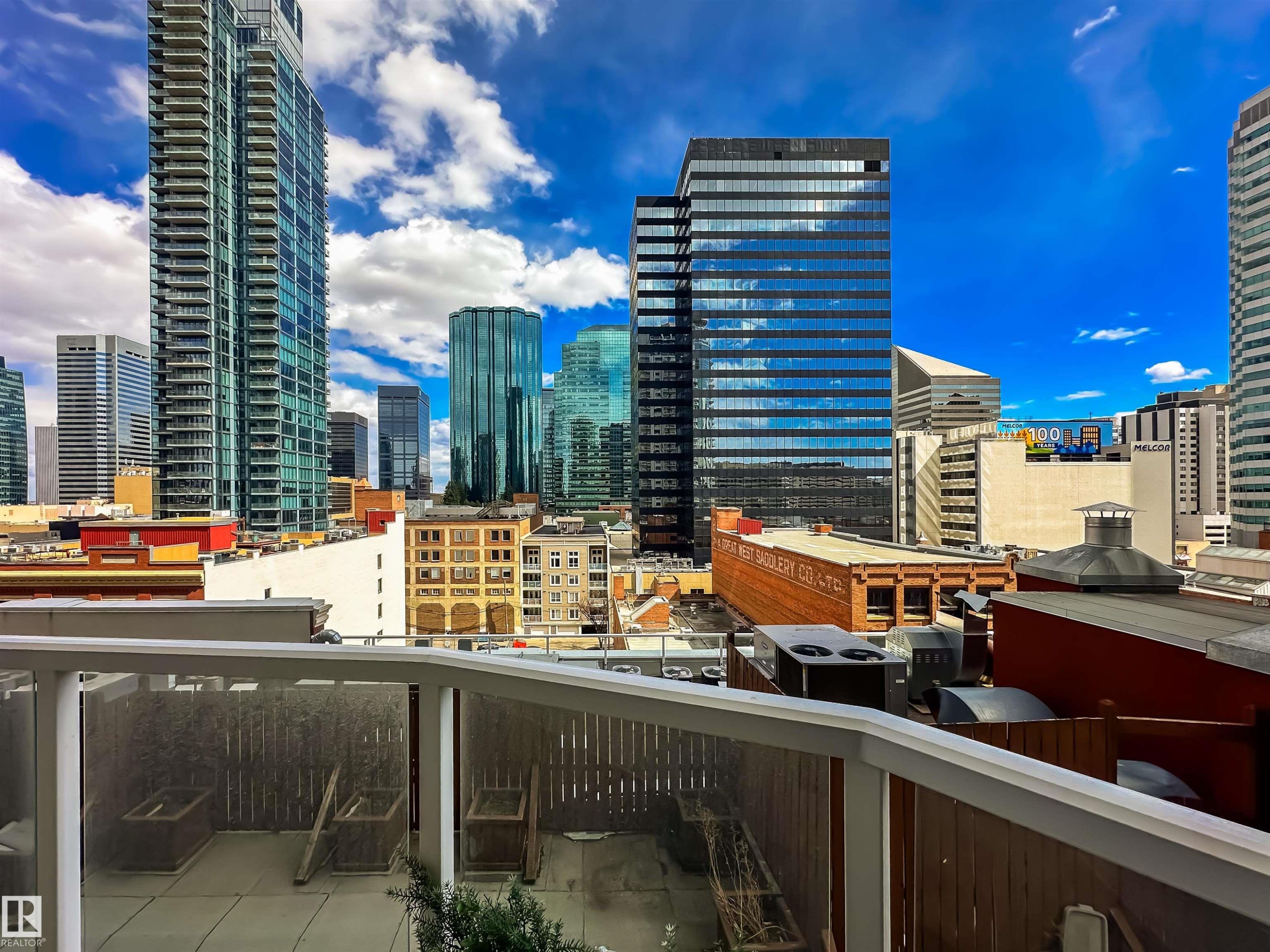 #703 10152 104 St Nw, Edmonton, AB - Outdoor