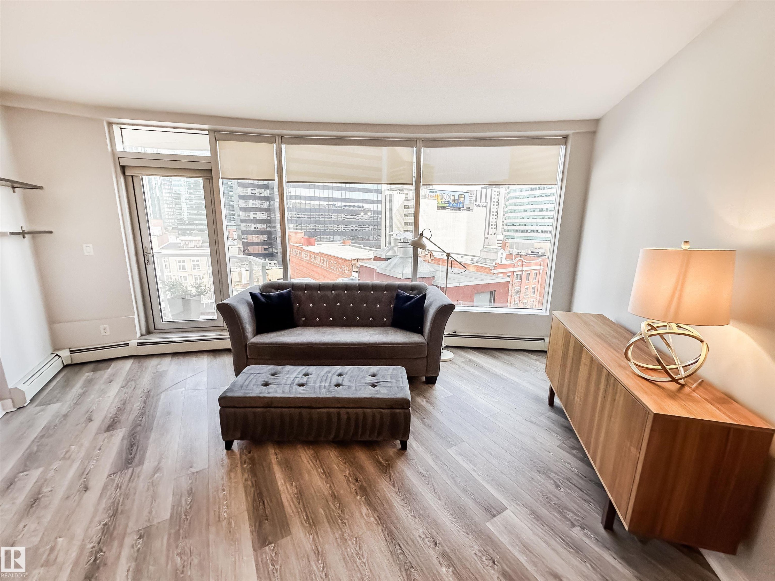 #703 10152 104 St Nw, Edmonton, AB - Indoor Photo Showing Living Room