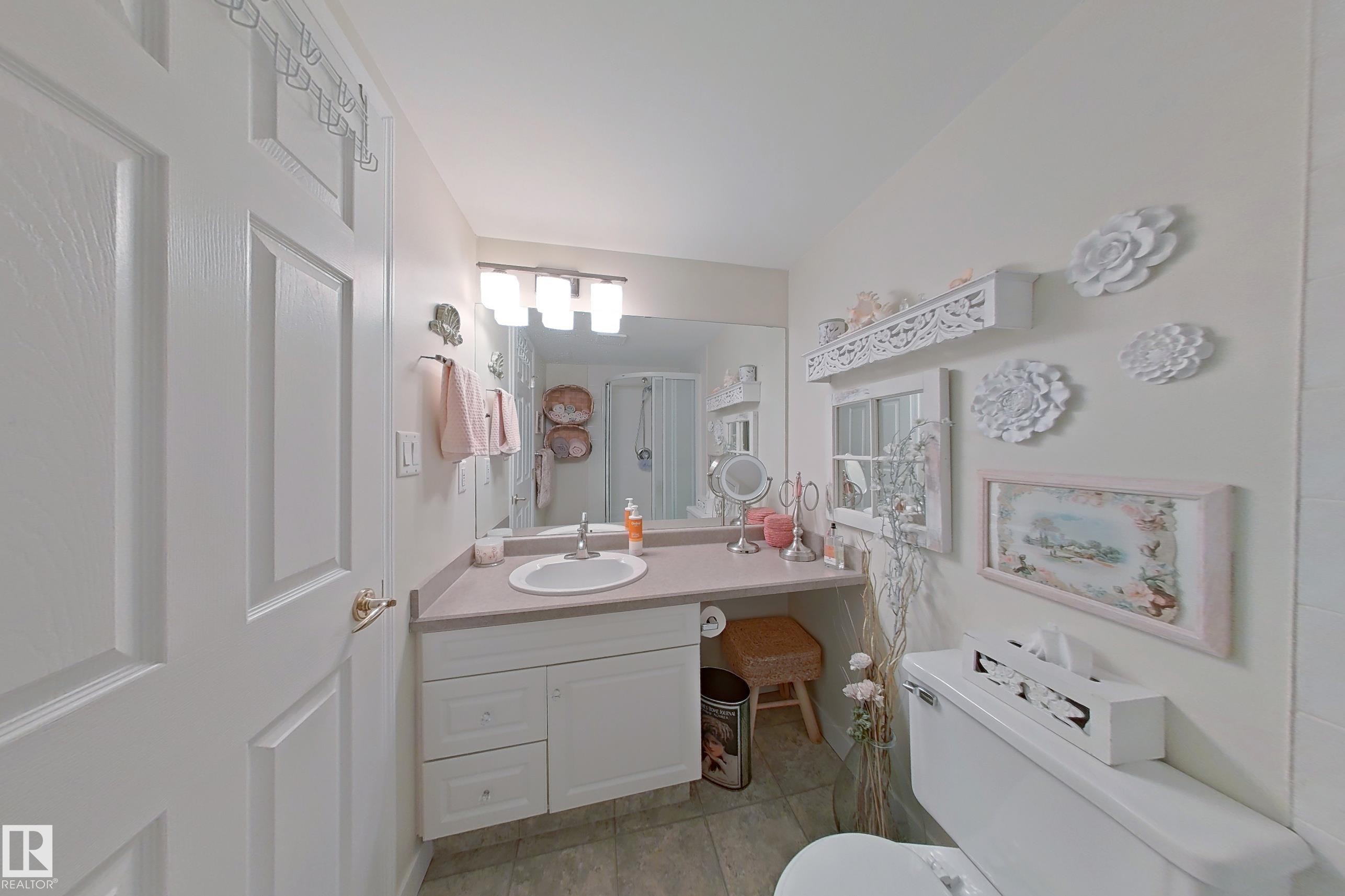 #203 9760 174 St Nw, Edmonton, AB - Indoor Photo Showing Bathroom