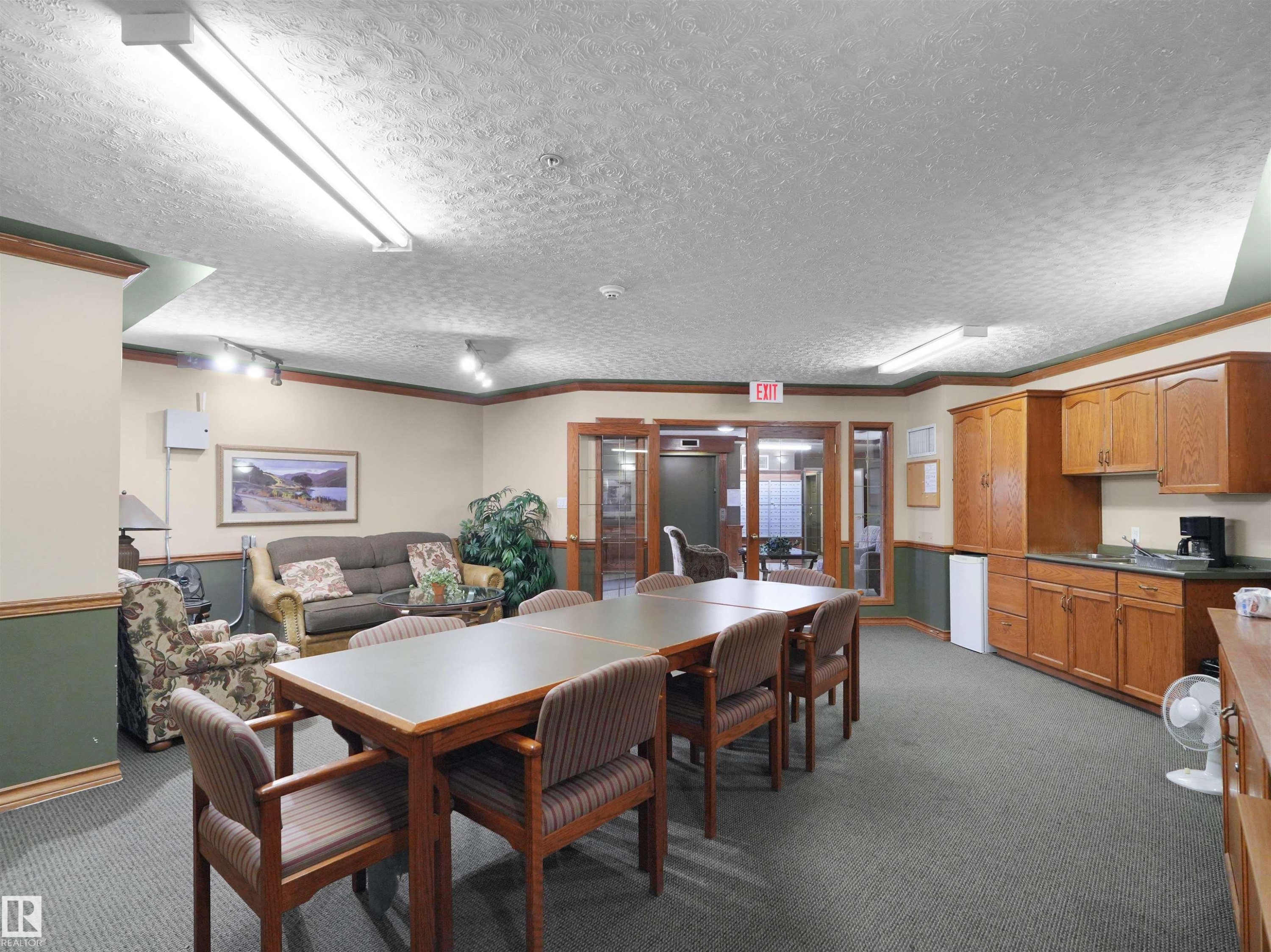 #203 9760 174 St Nw, Edmonton, AB - Indoor