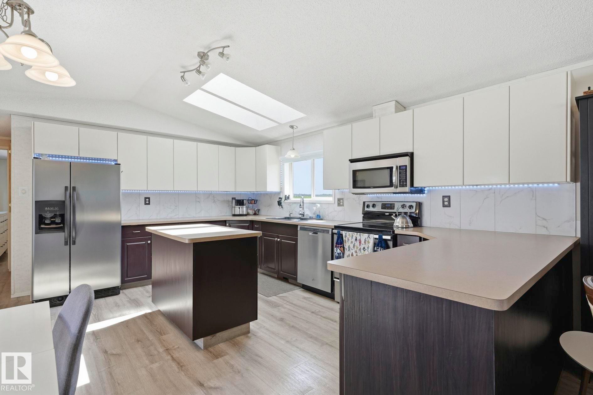 1 Midland Road, Millet, AB - Indoor Photo Showing Kitchen