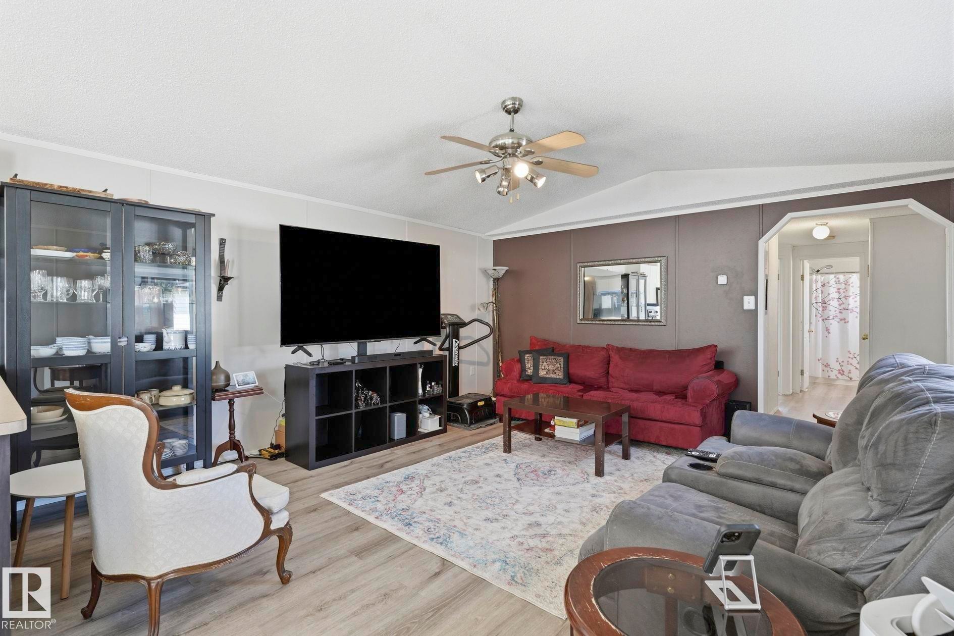 1 Midland Road, Millet, AB - Indoor Photo Showing Living Room