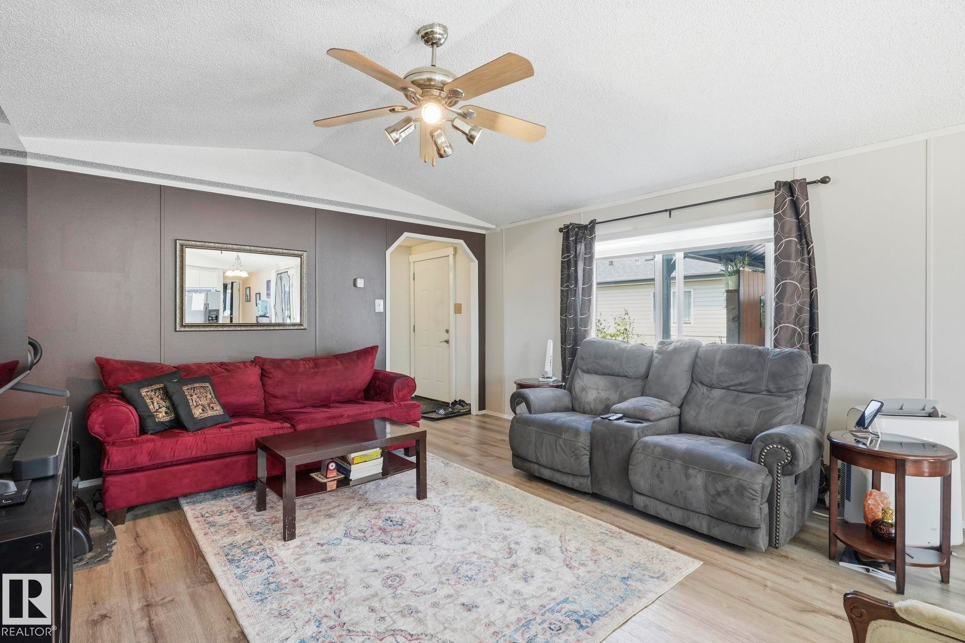 1 Midland Road, Millet, AB - Indoor Photo Showing Living Room