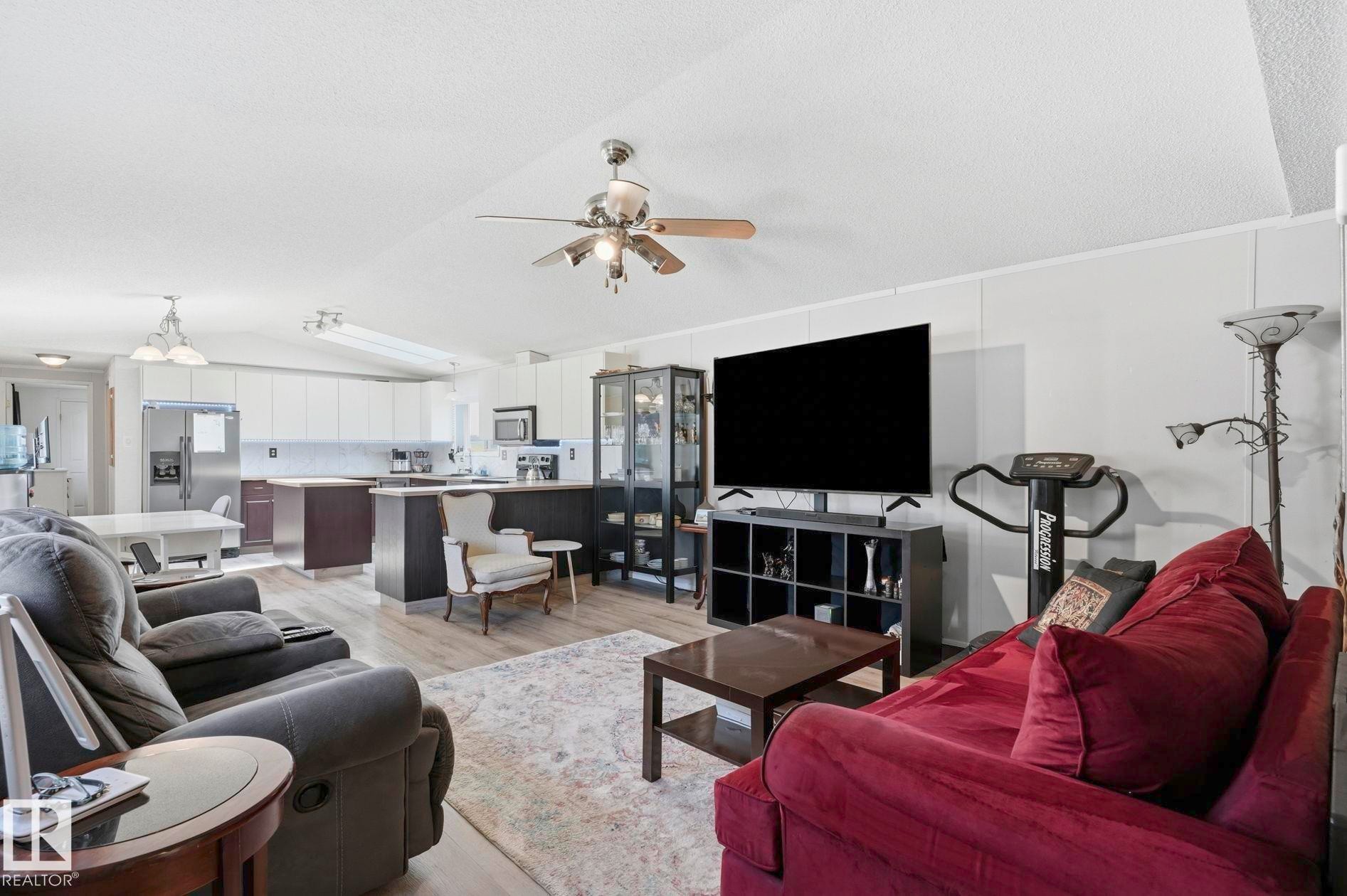 1 Midland Road, Millet, AB - Indoor Photo Showing Living Room