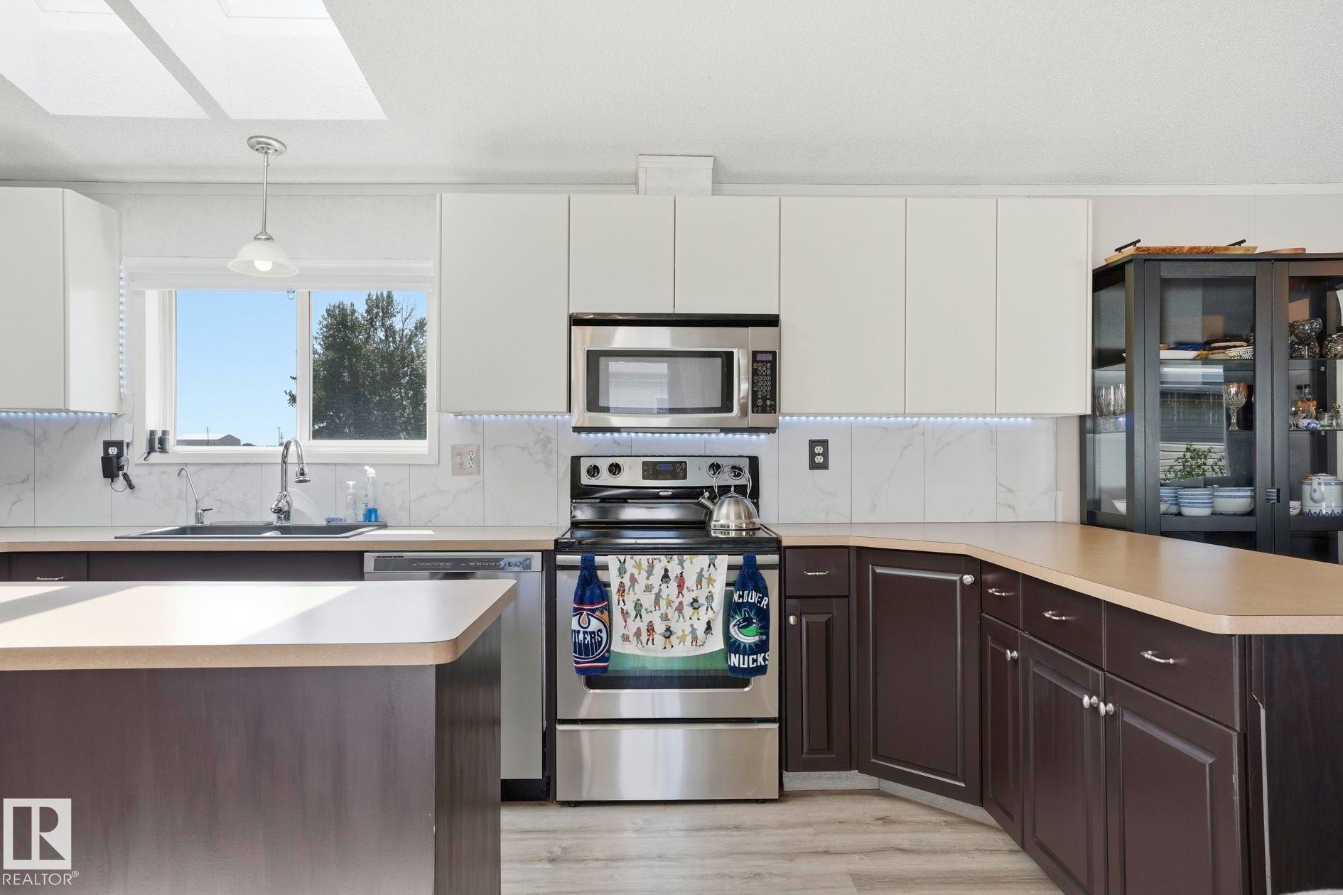 1 Midland Road, Millet, AB - Indoor Photo Showing Kitchen