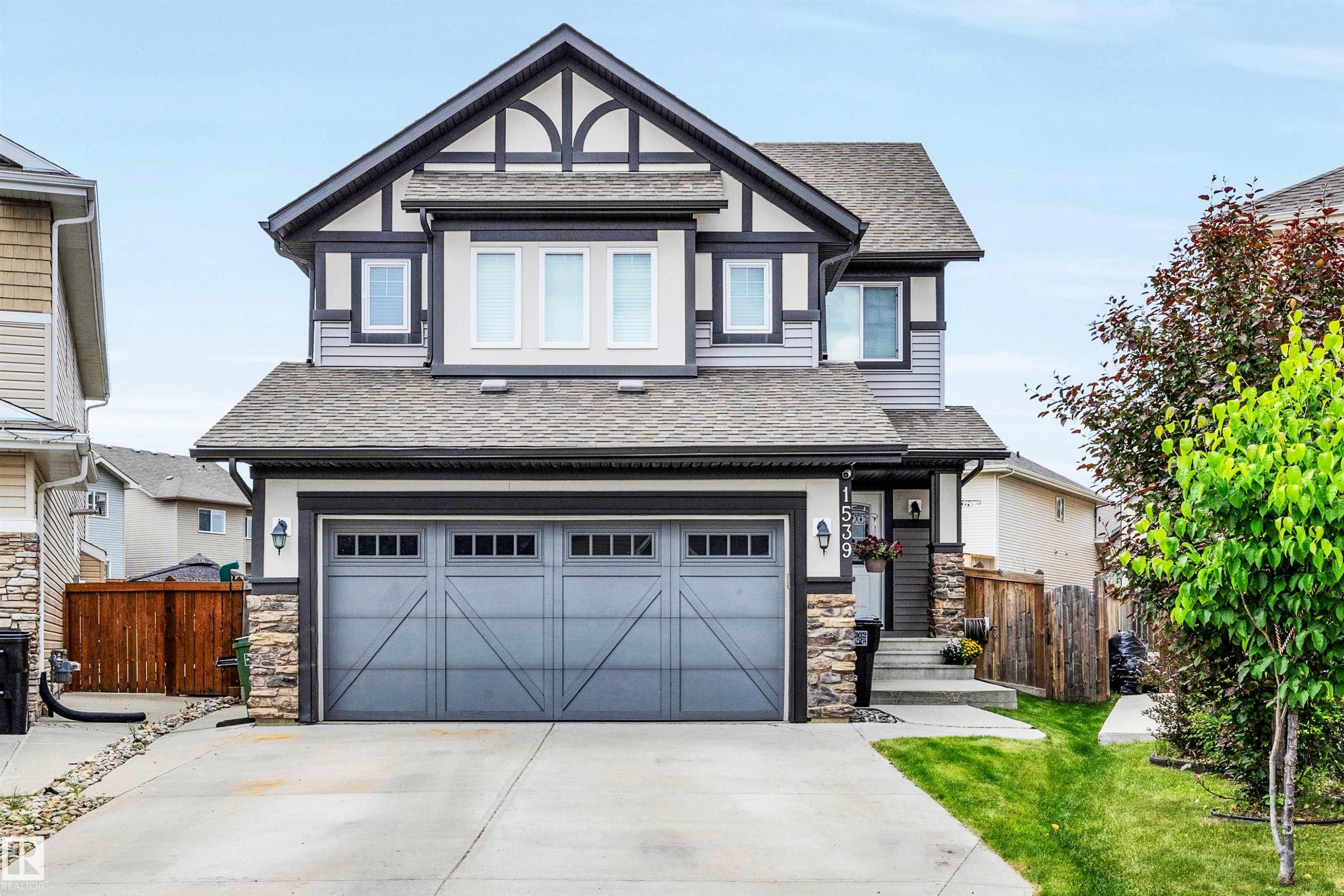 1539 Chapman Way Sw, Edmonton, AB - Outdoor With Facade