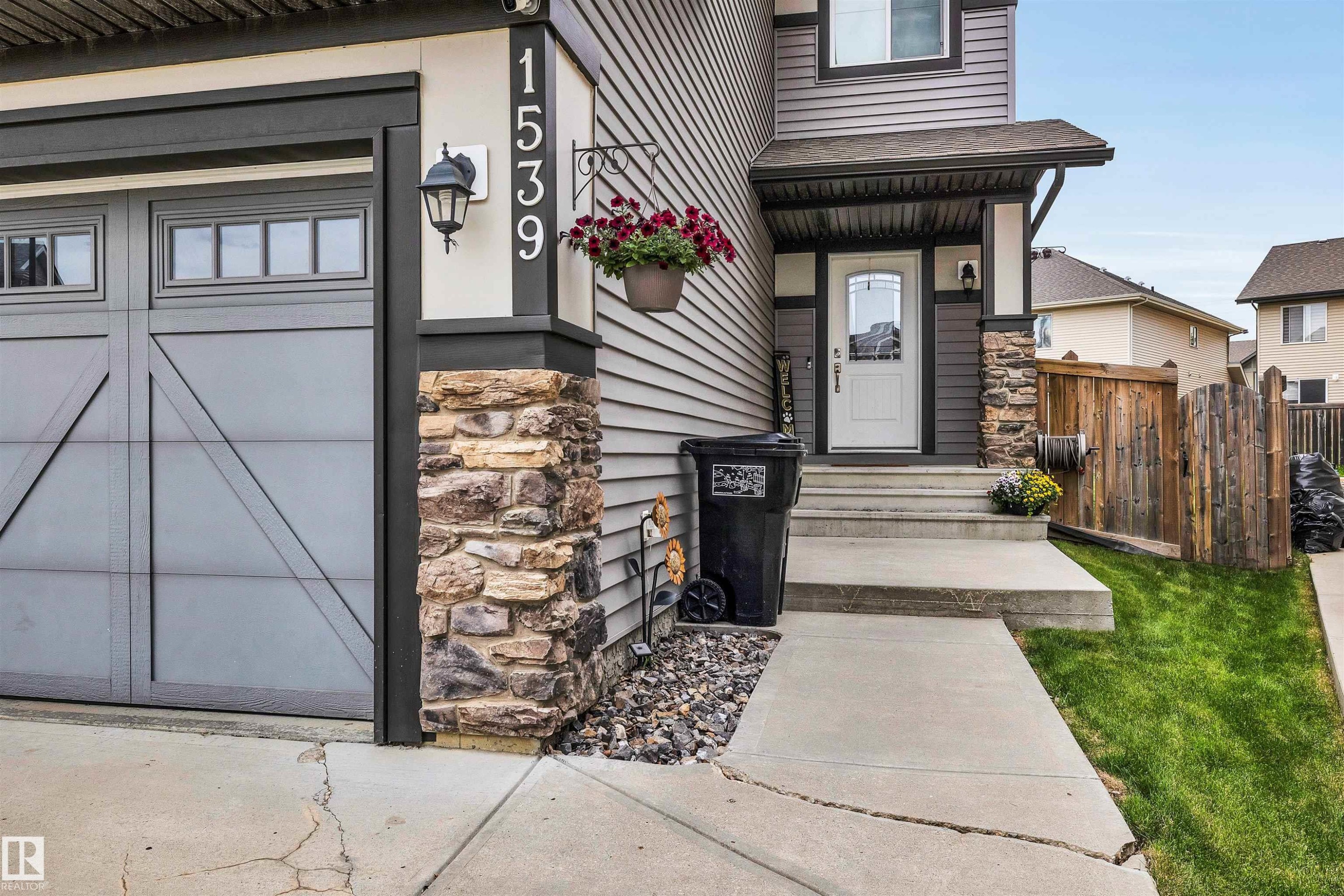 1539 Chapman Way Sw, Edmonton, AB - Outdoor