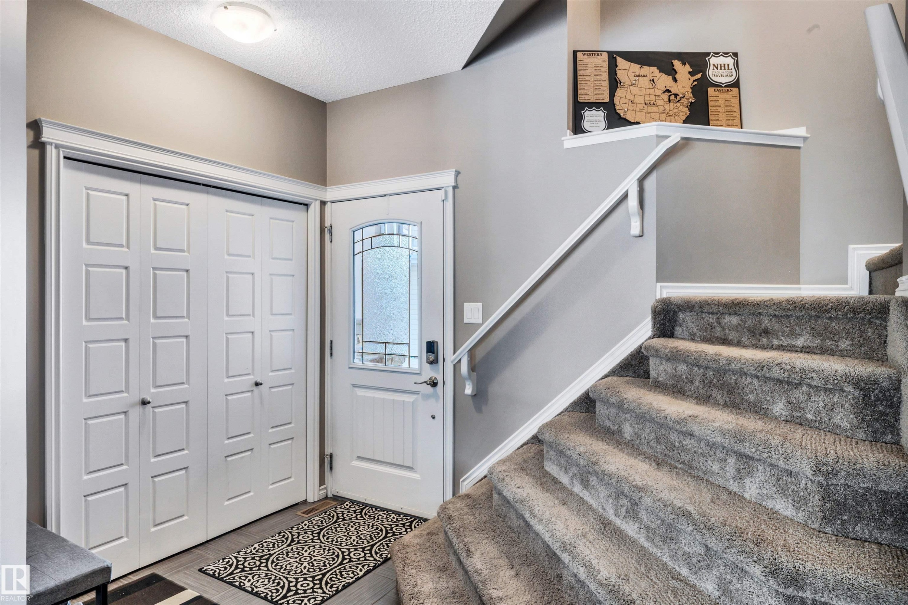 1539 Chapman Way Sw, Edmonton, AB - Indoor Photo Showing Other Room