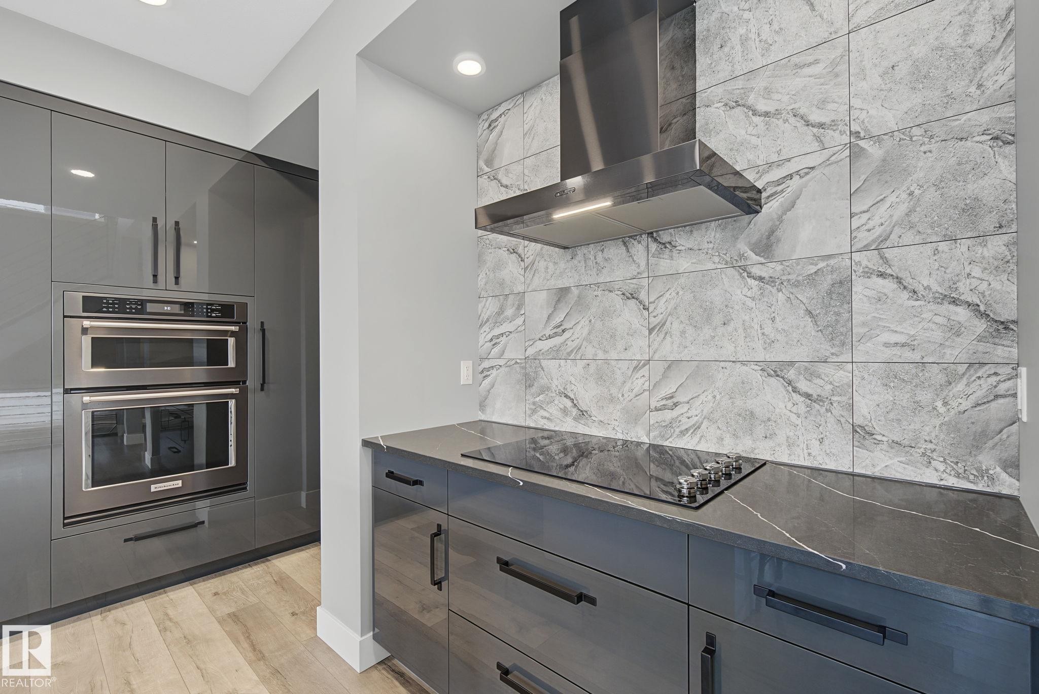 1463 Howes Crescent Sw, Edmonton, AB - Indoor Photo Showing Kitchen