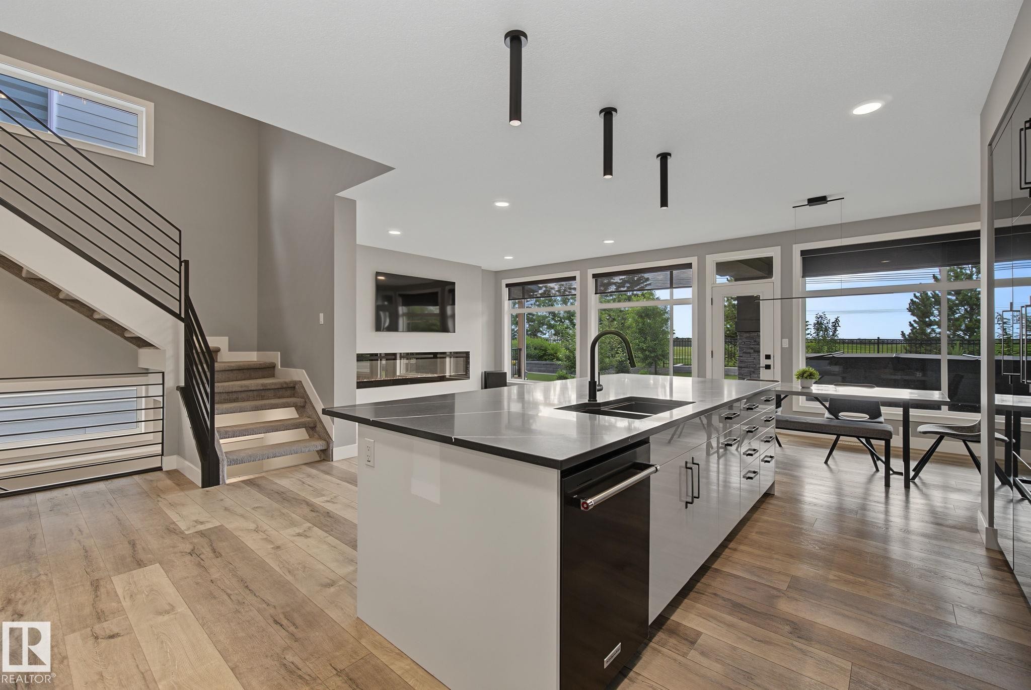 1463 Howes Crescent Sw, Edmonton, AB - Indoor Photo Showing Kitchen With Double Sink With Upgraded Kitchen
