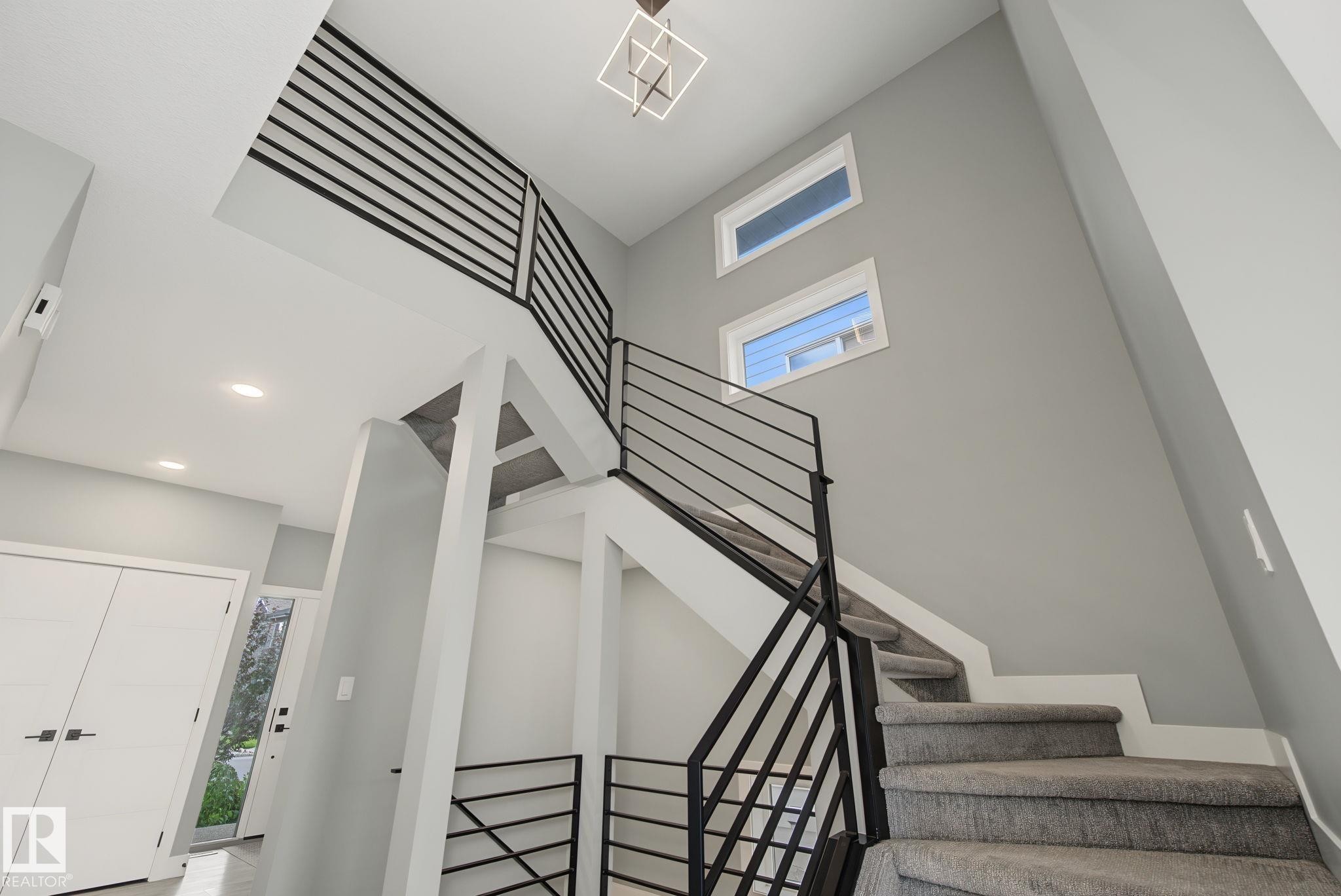 1463 Howes Crescent Sw, Edmonton, AB - Indoor Photo Showing Other Room