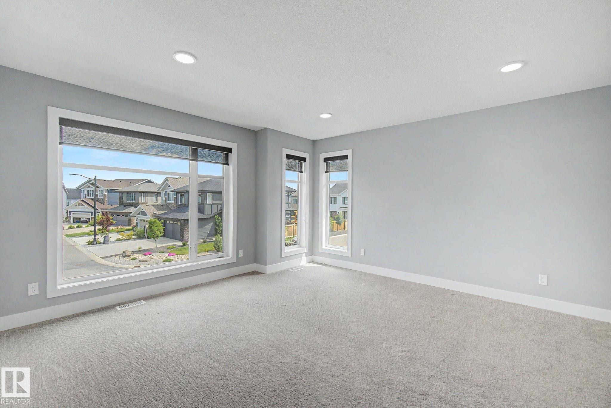 1463 Howes Crescent Sw, Edmonton, AB - Indoor Photo Showing Other Room
