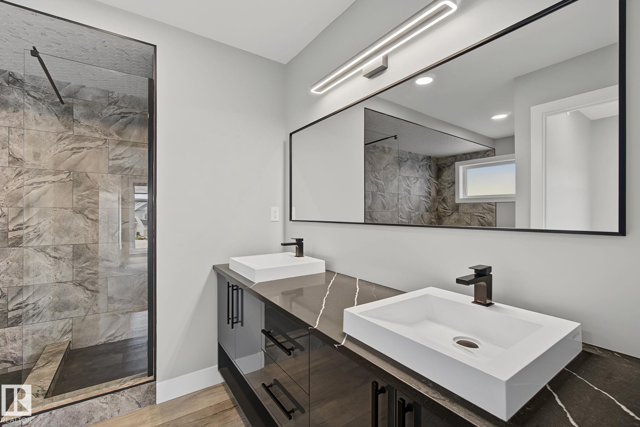 1463 Howes Crescent Sw, Edmonton, AB - Indoor Photo Showing Bathroom