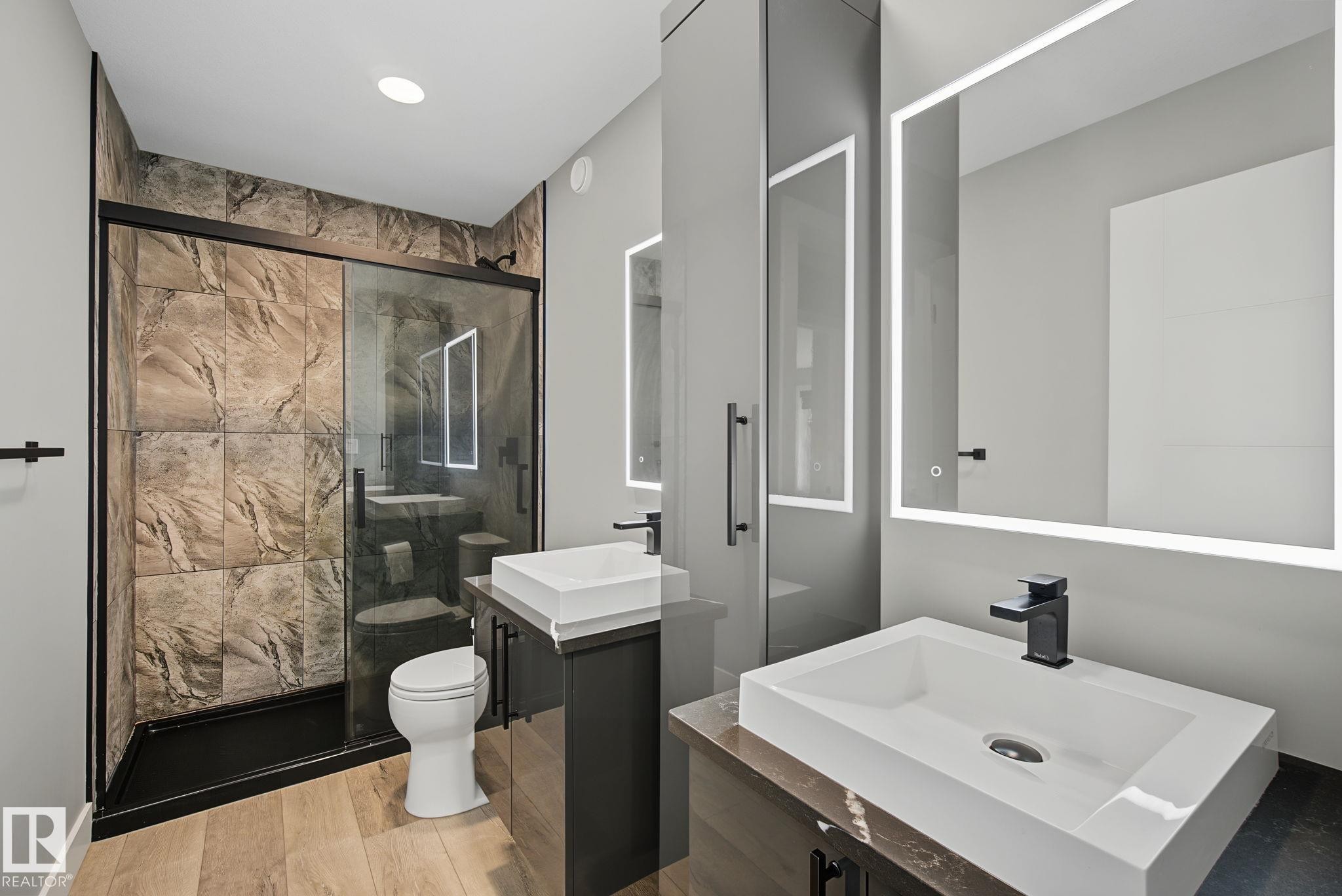 1463 Howes Crescent Sw, Edmonton, AB - Indoor Photo Showing Bathroom