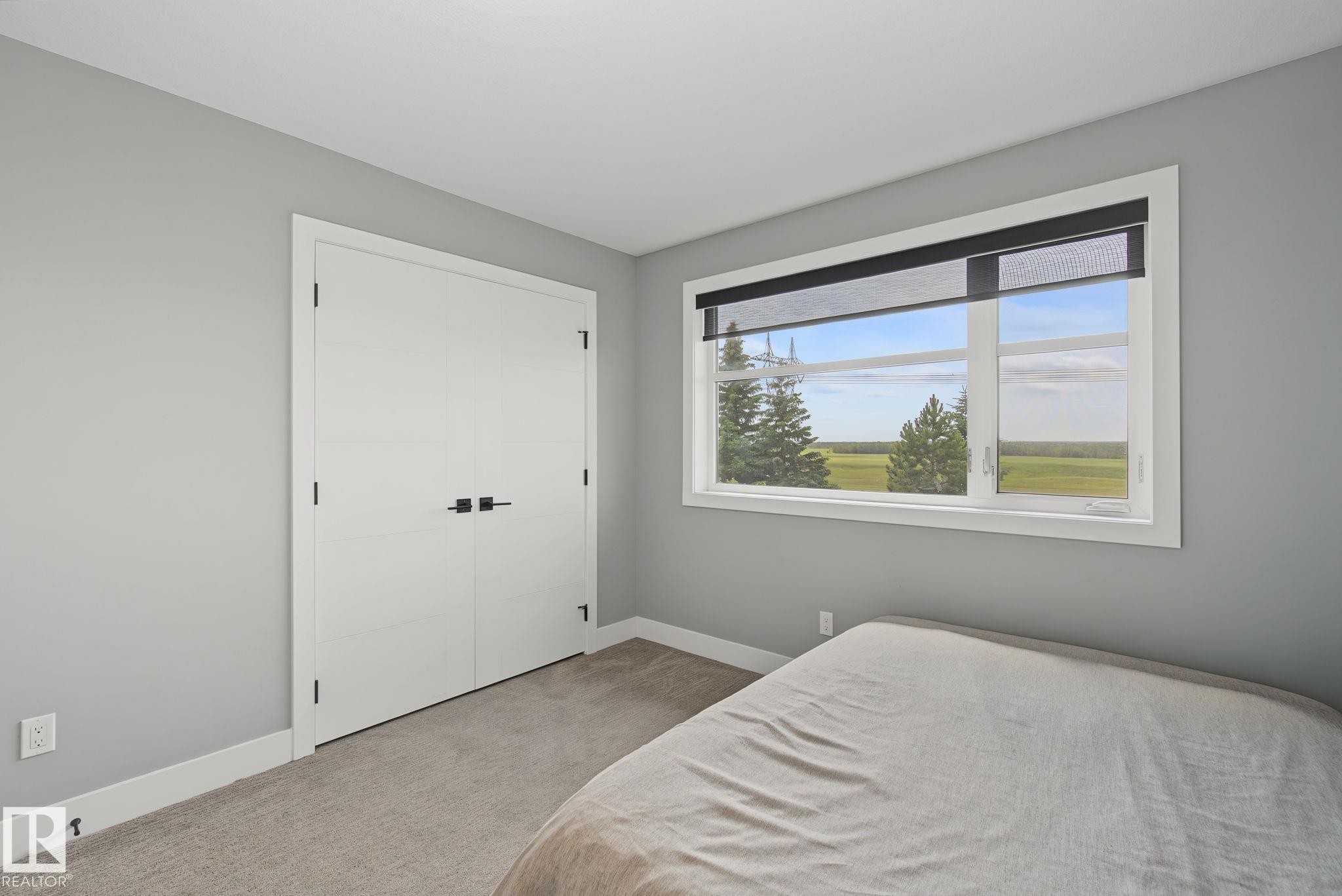1463 Howes Crescent Sw, Edmonton, AB - Indoor Photo Showing Bedroom