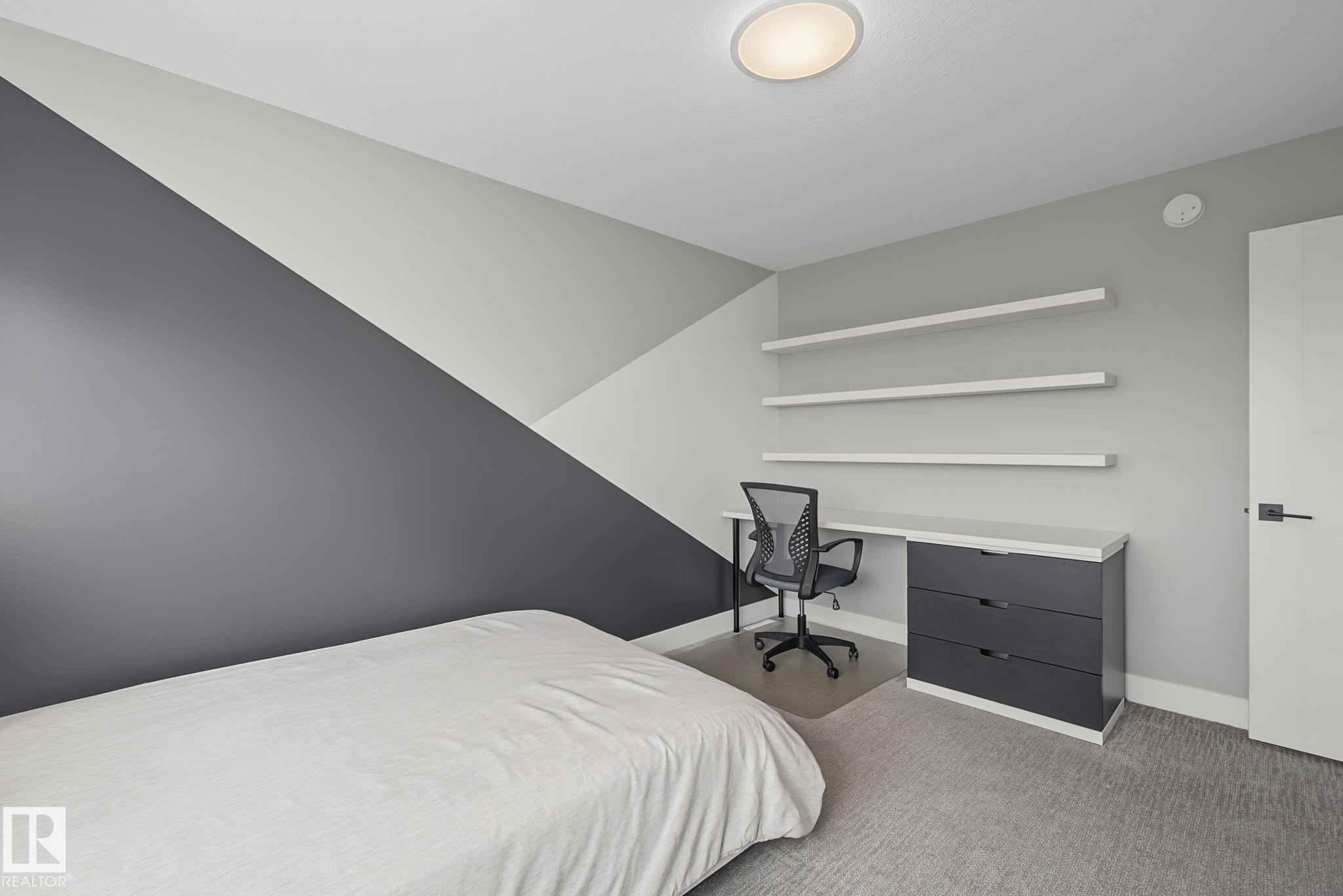 1463 Howes Crescent Sw, Edmonton, AB - Indoor Photo Showing Bedroom
