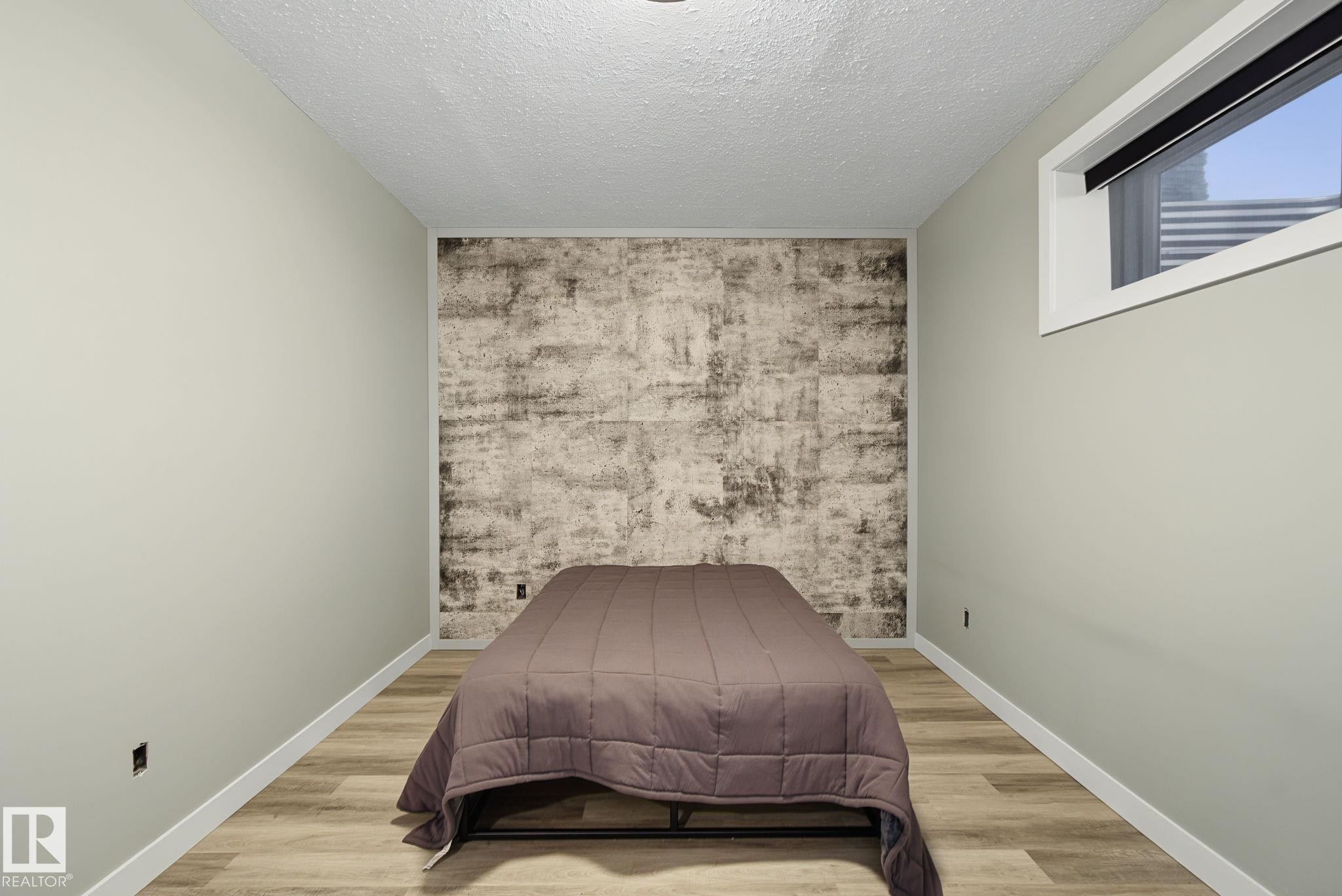 1463 Howes Crescent Sw, Edmonton, AB - Indoor Photo Showing Bedroom