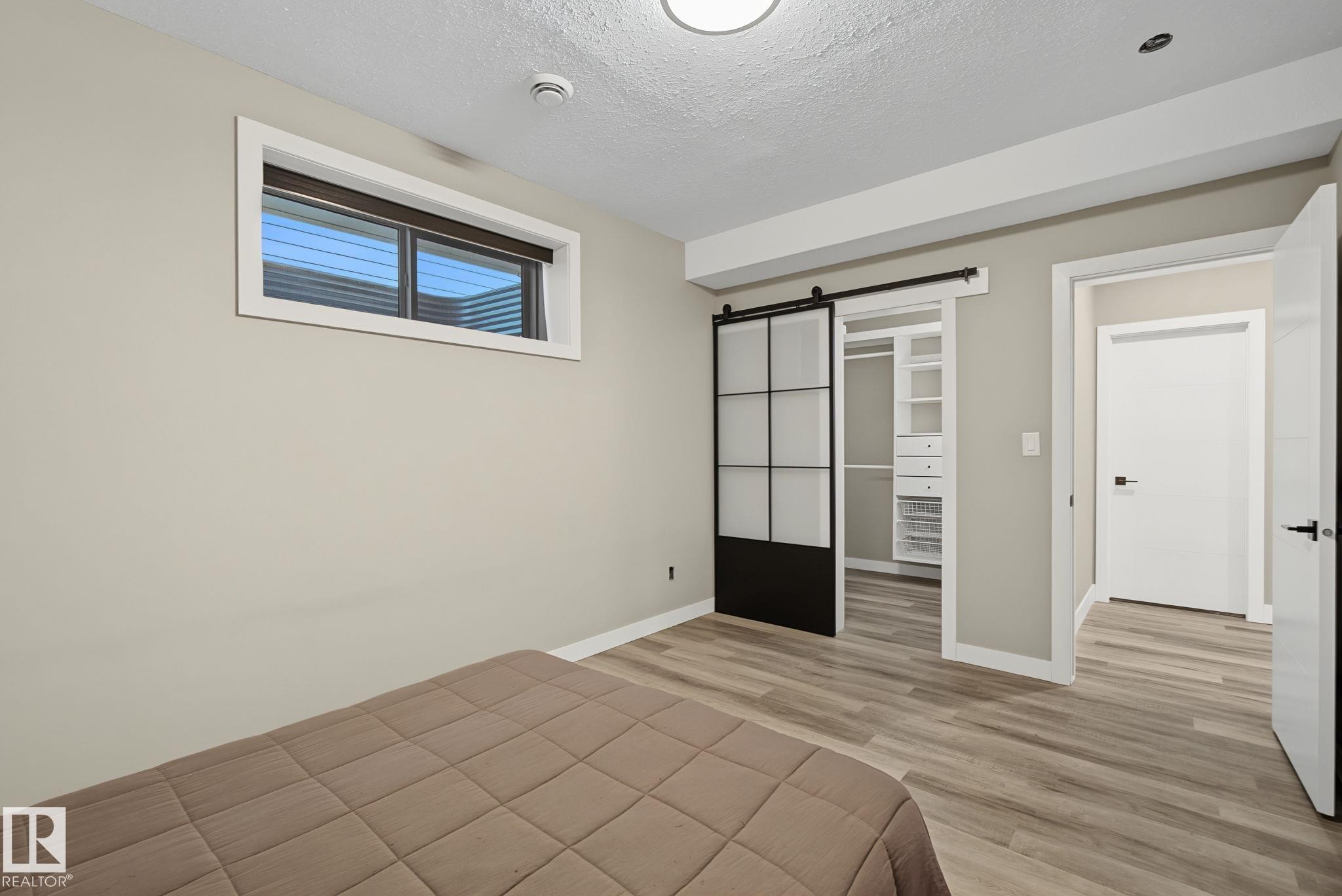 1463 Howes Crescent Sw, Edmonton, AB - Indoor