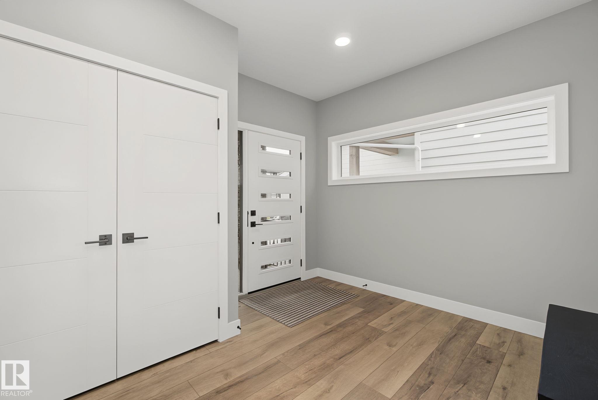 1463 Howes Crescent Sw, Edmonton, AB - Indoor Photo Showing Other Room