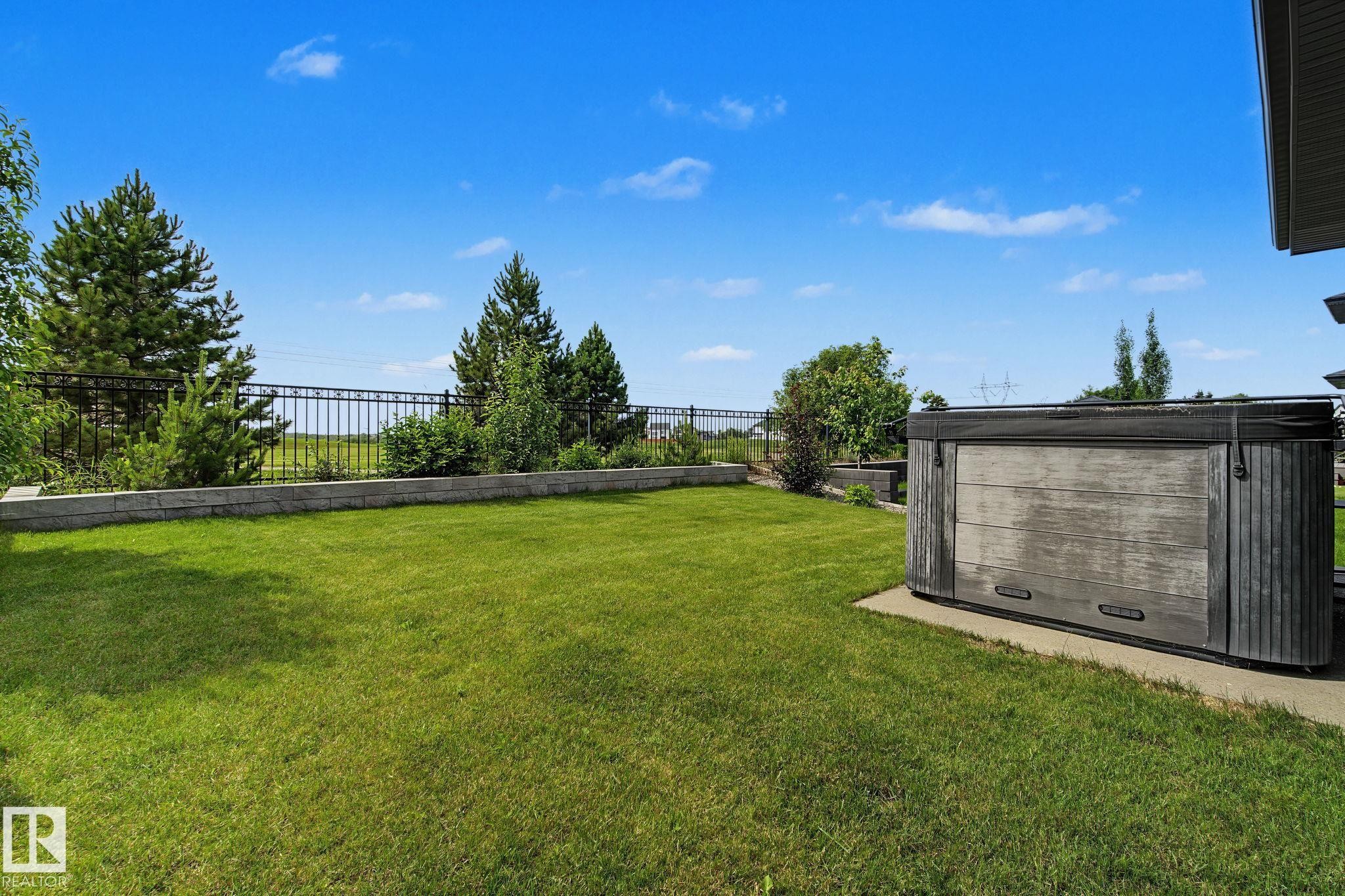 1463 Howes Crescent Sw, Edmonton, AB - Outdoor