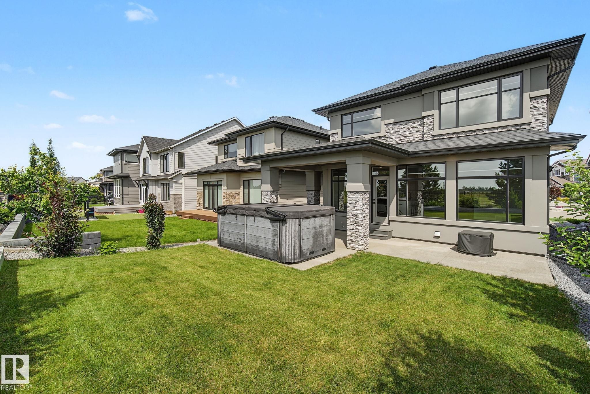 1463 Howes Crescent Sw, Edmonton, AB - Outdoor