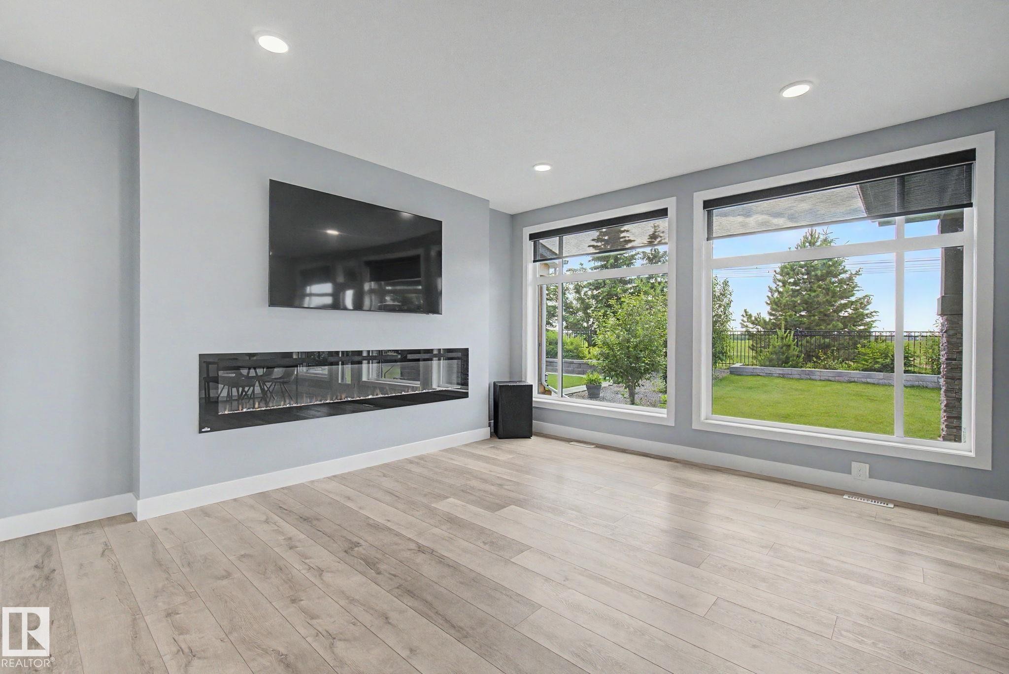 1463 Howes Crescent Sw, Edmonton, AB - Indoor Photo Showing Living Room With Fireplace