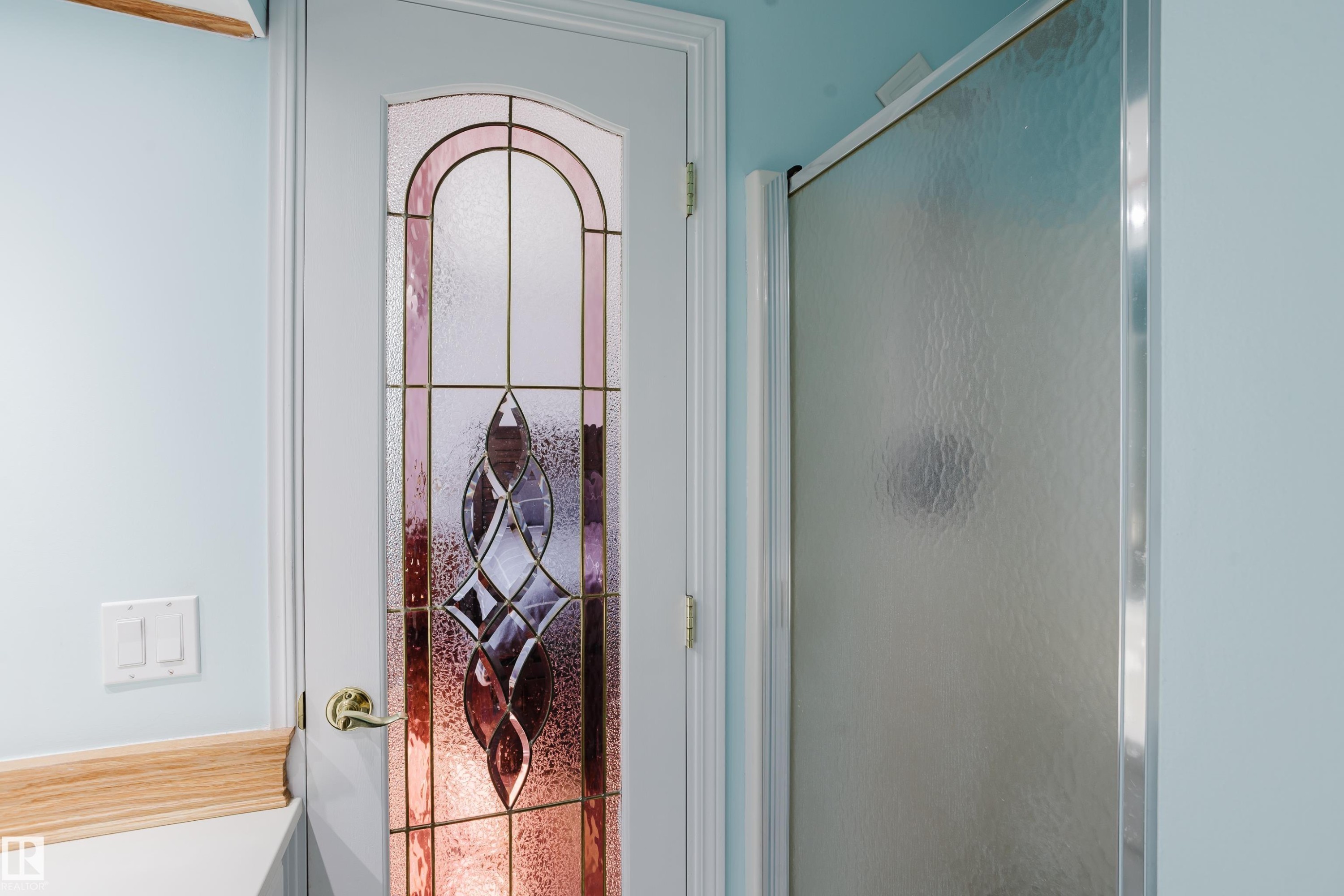 10433 32A Avenue Nw, Edmonton, AB - Indoor Photo Showing Bathroom