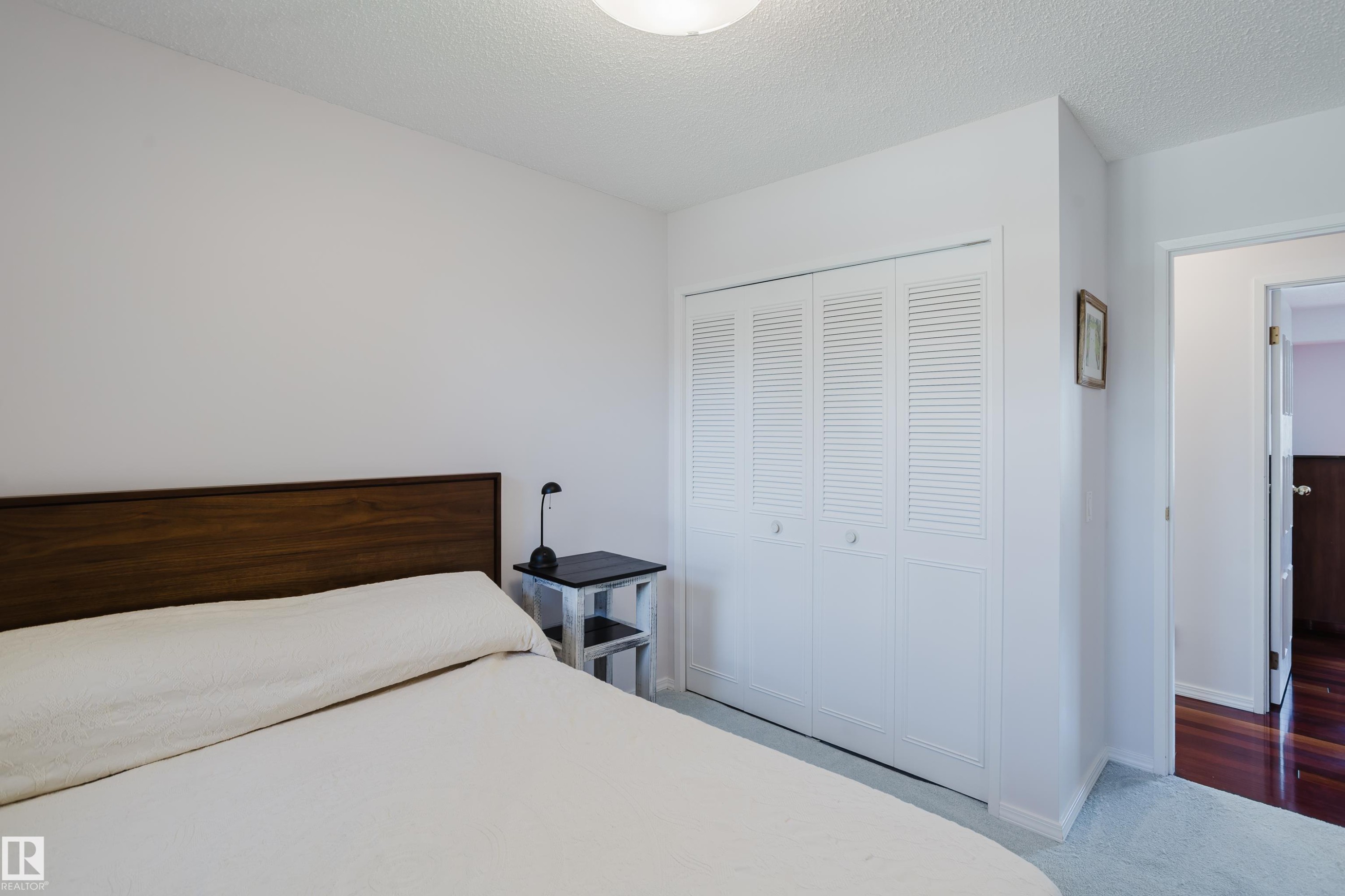 10433 32A Avenue Nw, Edmonton, AB - Indoor Photo Showing Bedroom
