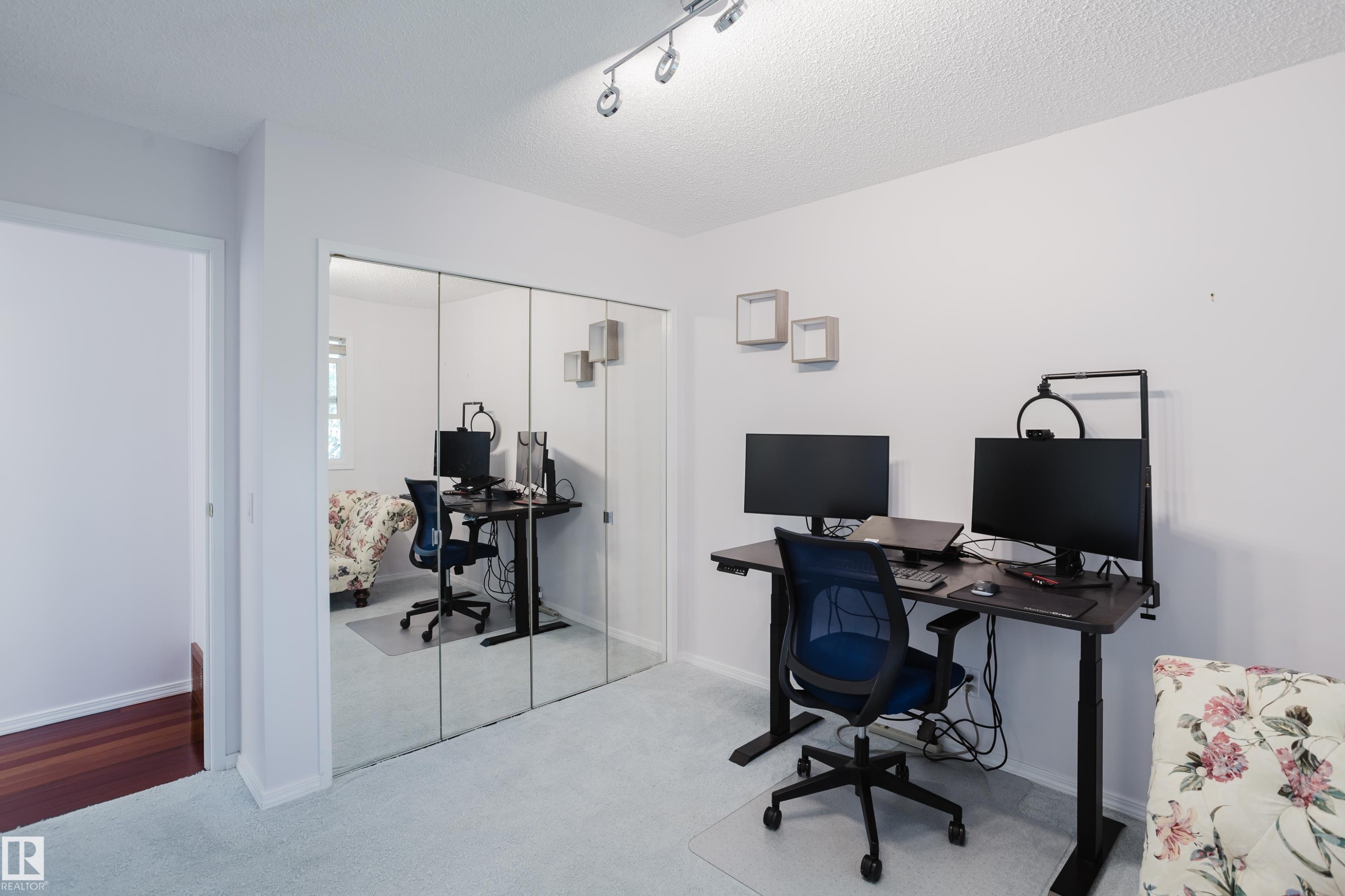 10433 32A Avenue Nw, Edmonton, AB - Indoor Photo Showing Office