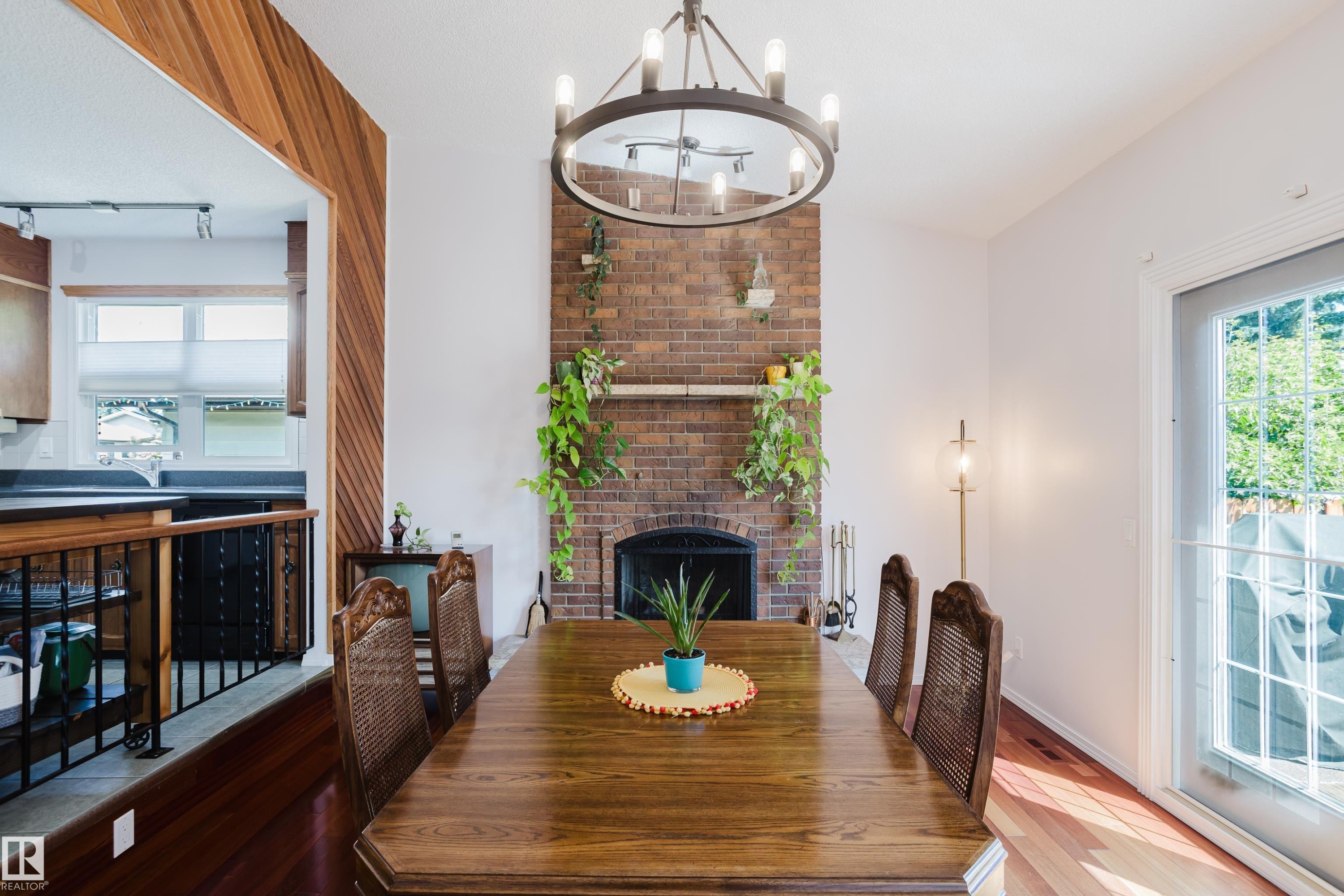 10433 32A Avenue Nw, Edmonton, AB - Indoor Photo Showing Dining Room