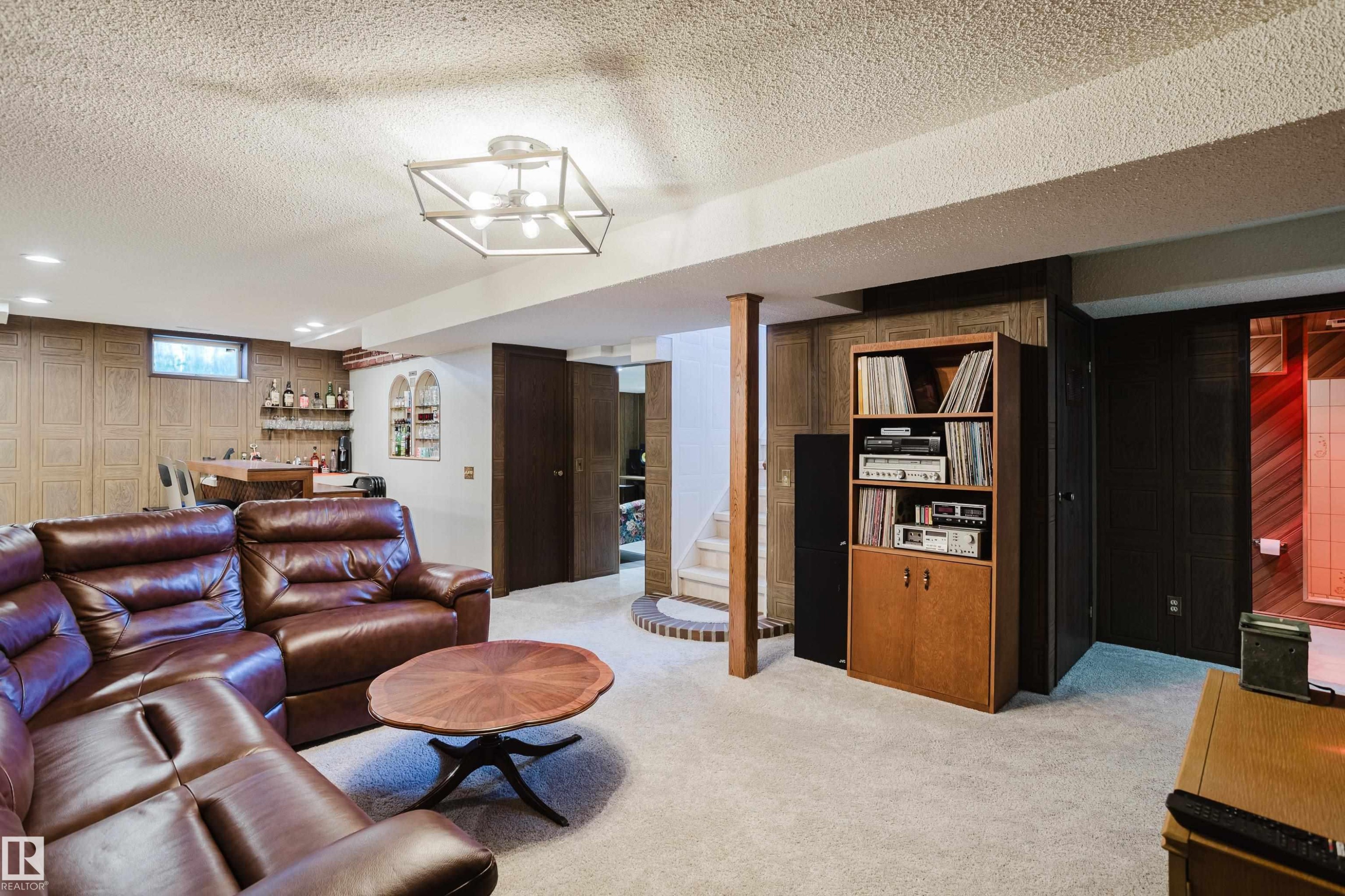 10433 32A Avenue Nw, Edmonton, AB - Indoor