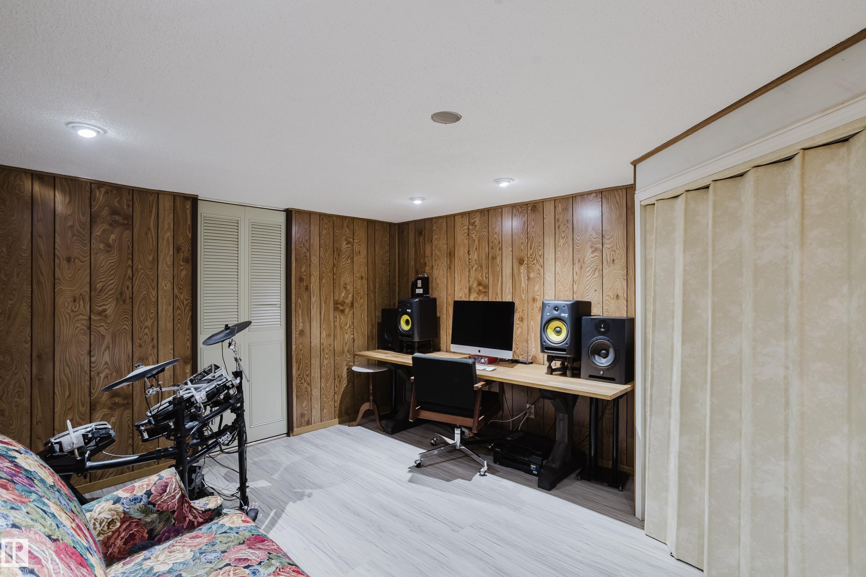 10433 32A Avenue Nw, Edmonton, AB - Indoor Photo Showing Office