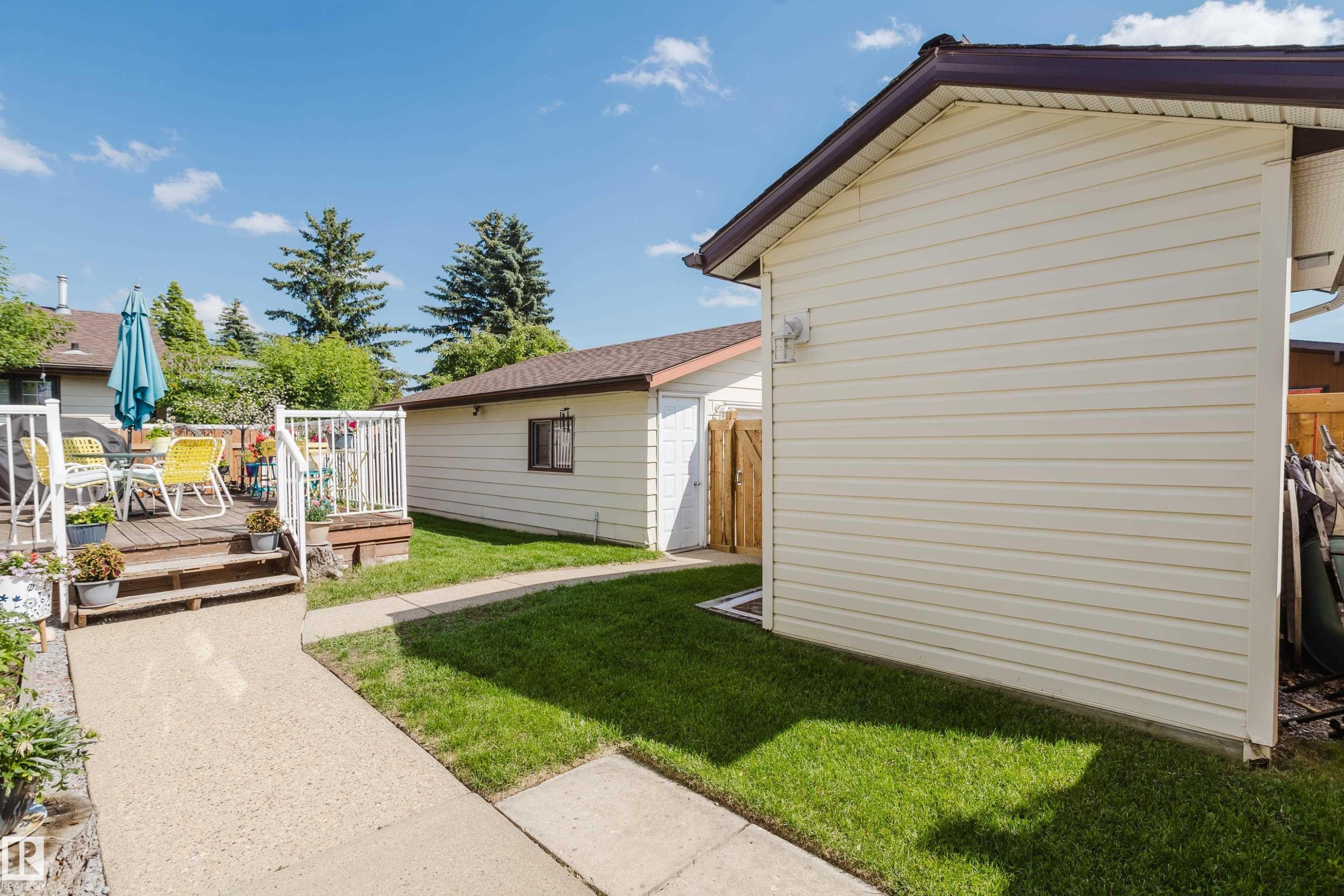 10433 32A Avenue Nw, Edmonton, AB - Outdoor With Exterior