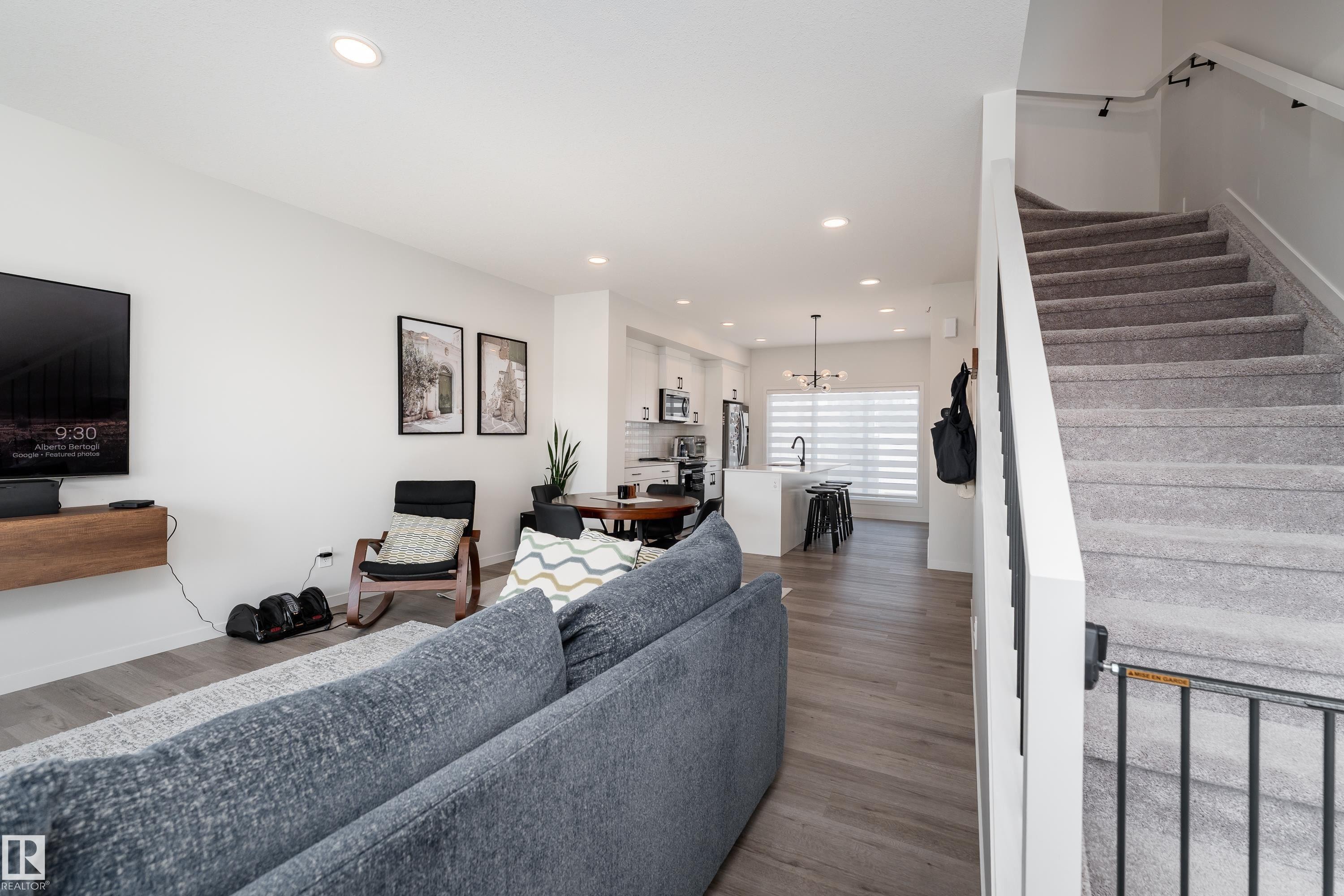 516 37 Street Sw, Edmonton, AB - Indoor